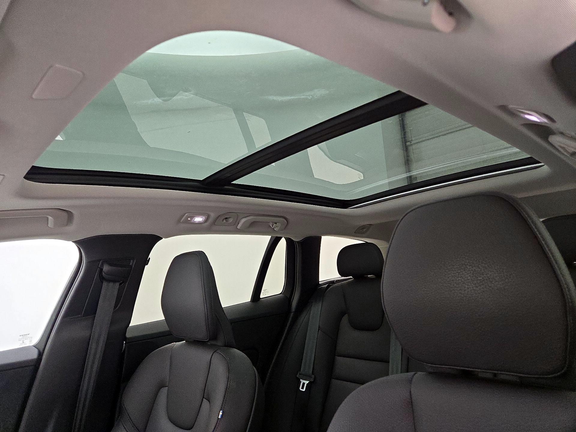 Thumbnail: 2023 Volvo S60 - 20