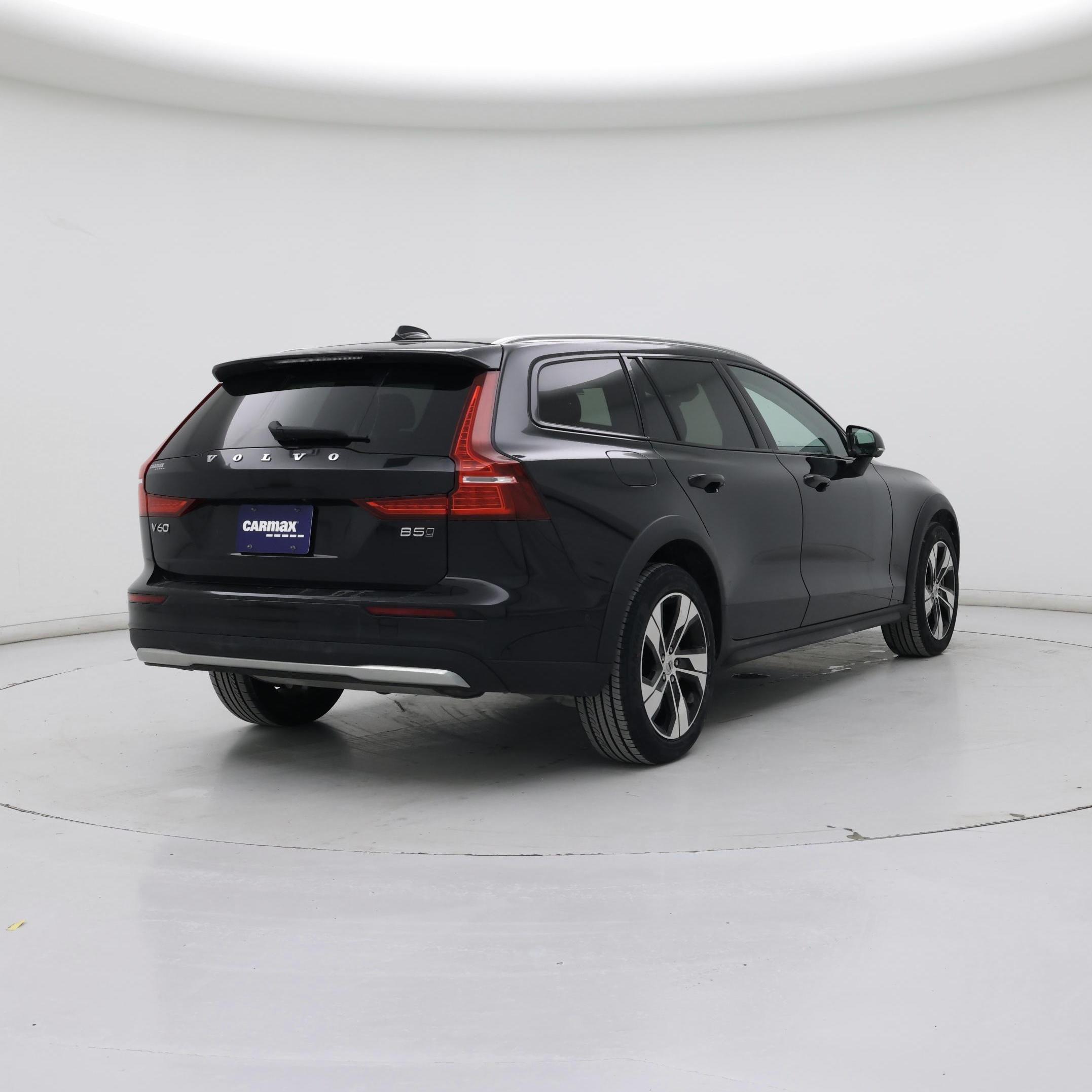 Thumbnail: 2023 Volvo S60 - 8