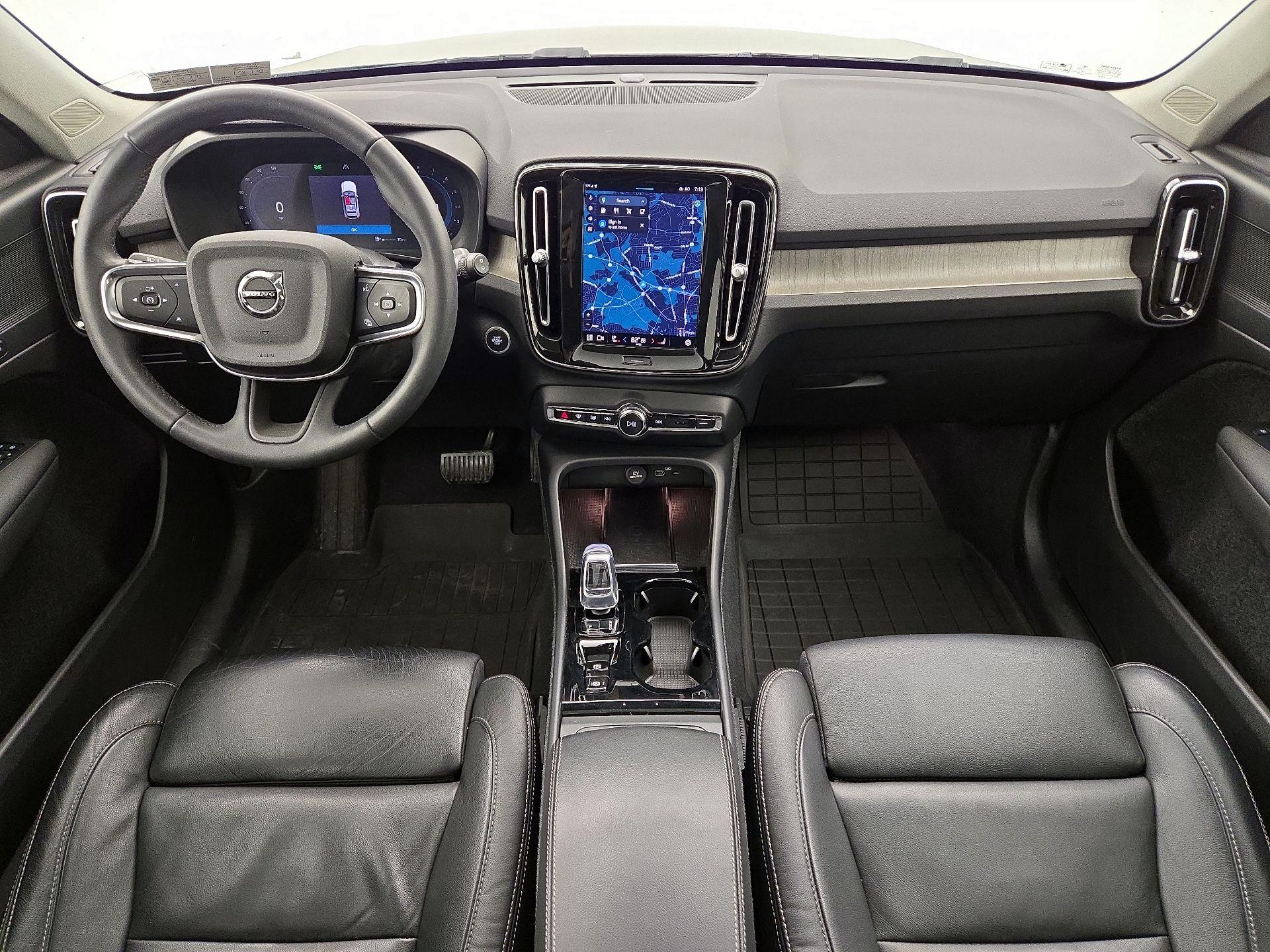 Thumbnail: 2023 Volvo XC40 - 9