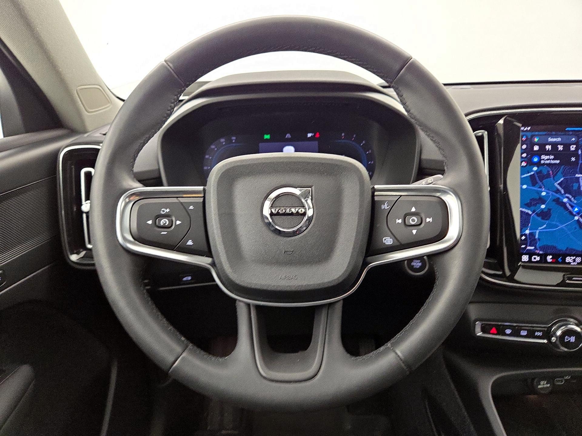 Thumbnail: 2023 Volvo XC40 - 10