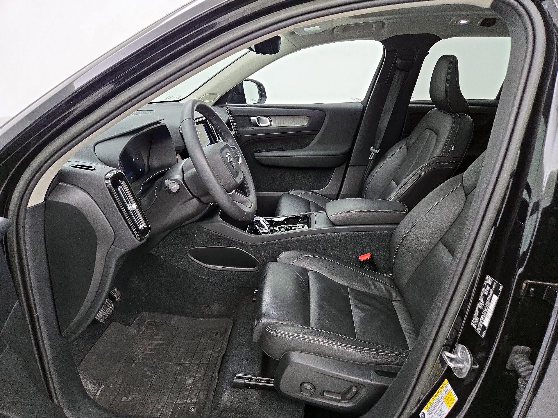 Thumbnail: 2023 Volvo XC40 - 11