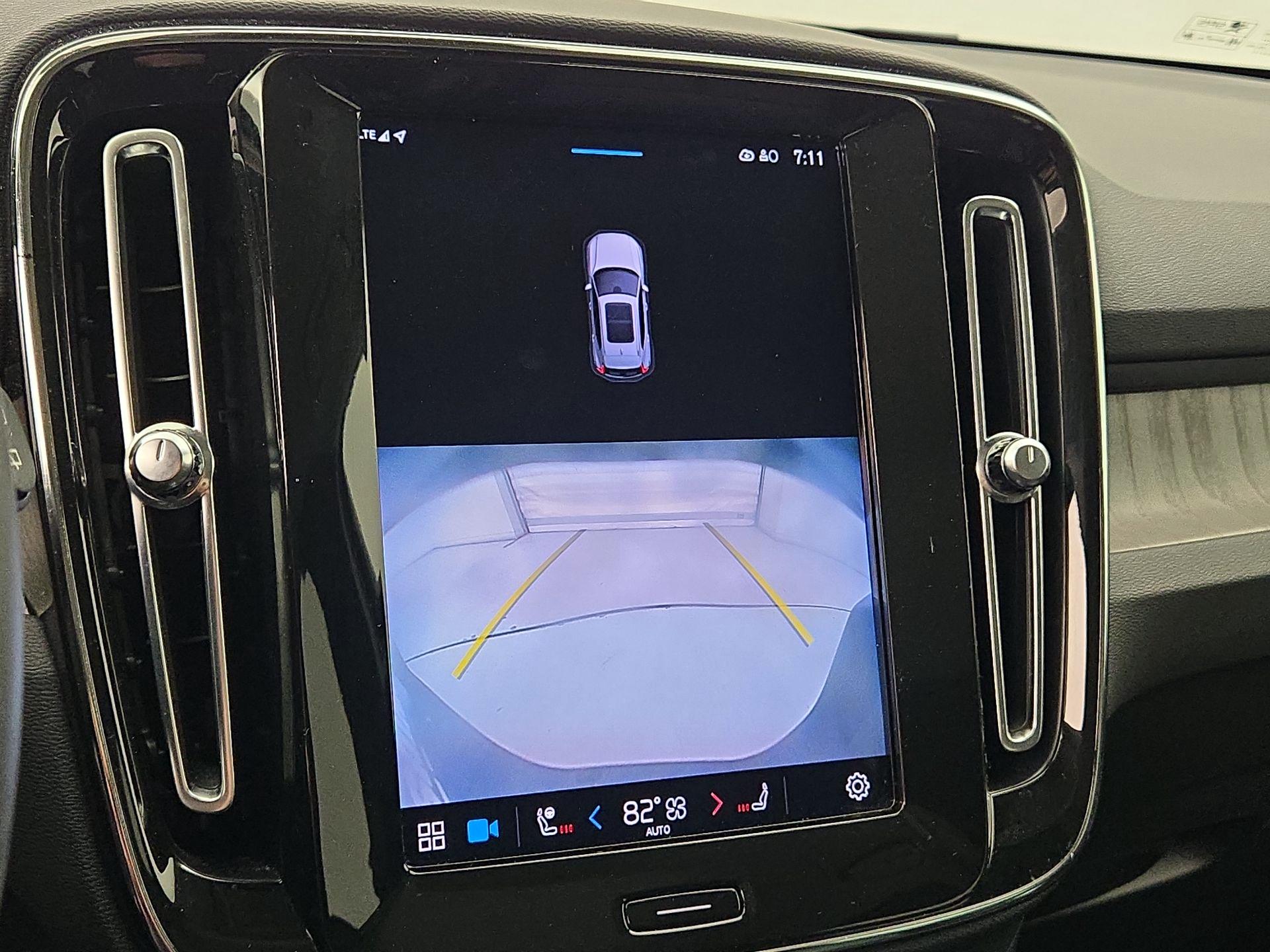 Thumbnail: 2023 Volvo XC40 - 15