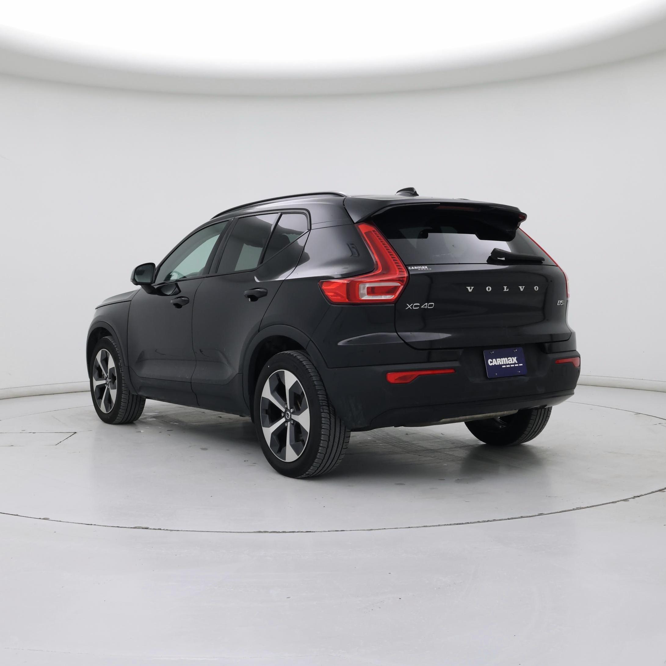 Thumbnail: 2023 Volvo XC40 - 2