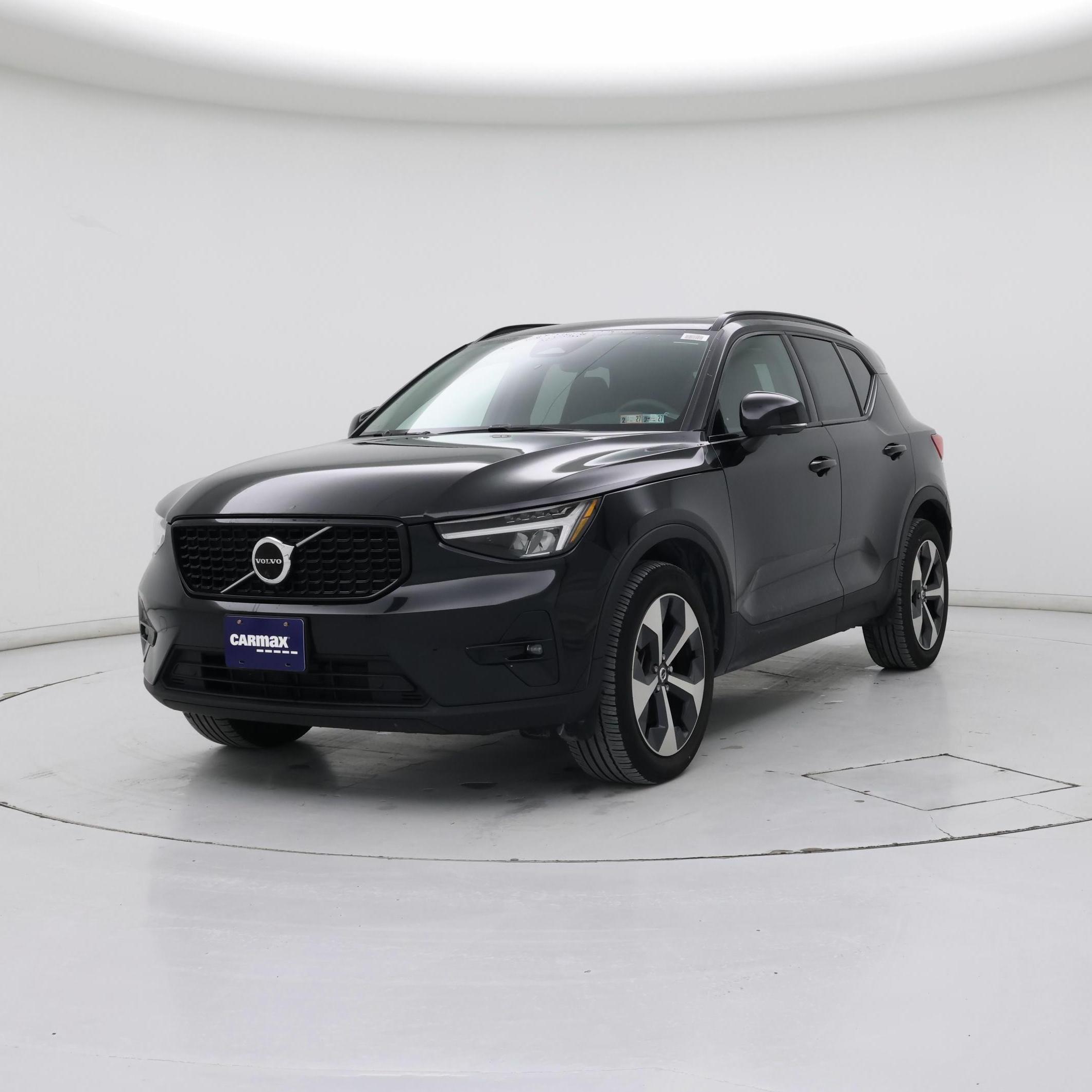 Thumbnail: 2023 Volvo XC40 - 4