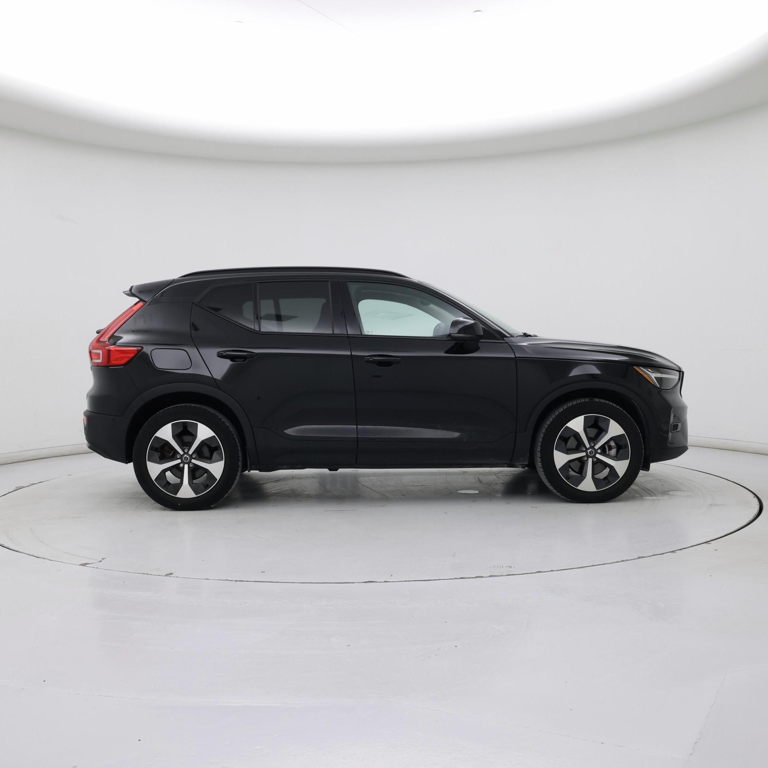 Thumbnail: 2023 Volvo XC40 - 7