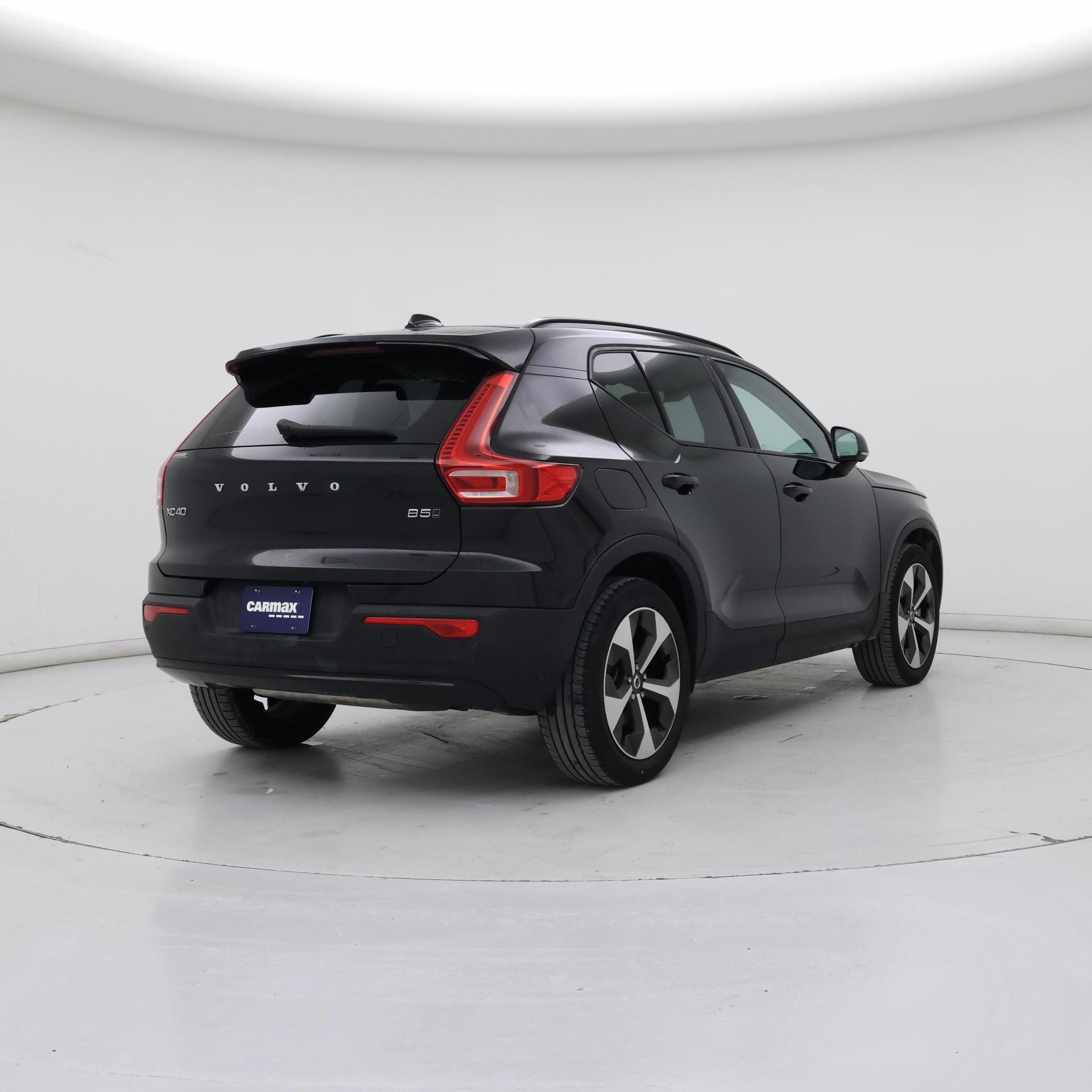 Thumbnail: 2023 Volvo XC40 - 8