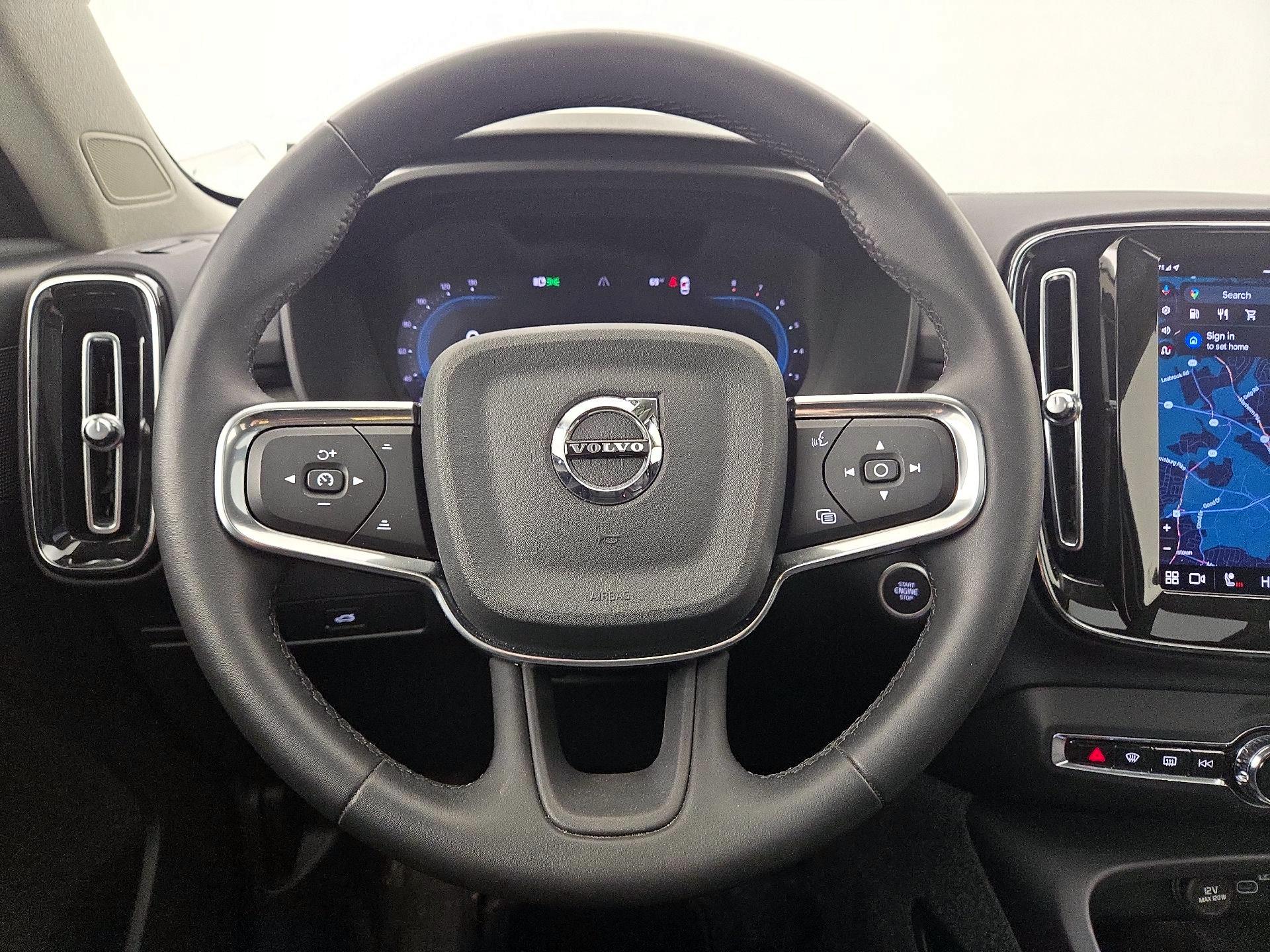 Thumbnail: 2024 Volvo XC40 - 10