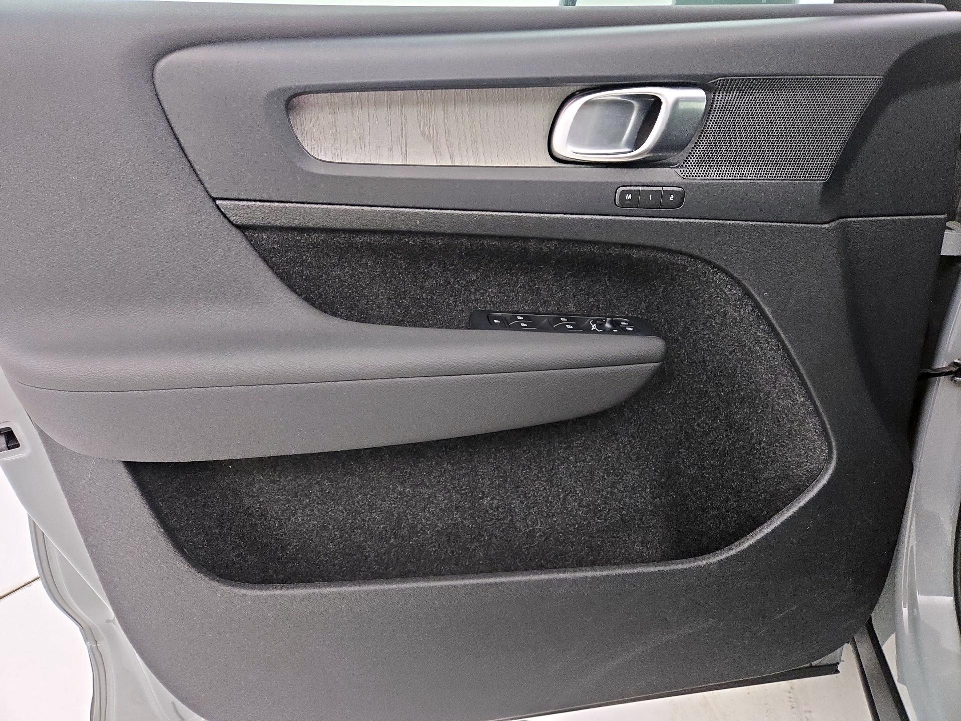 Thumbnail: 2024 Volvo XC40 - 12