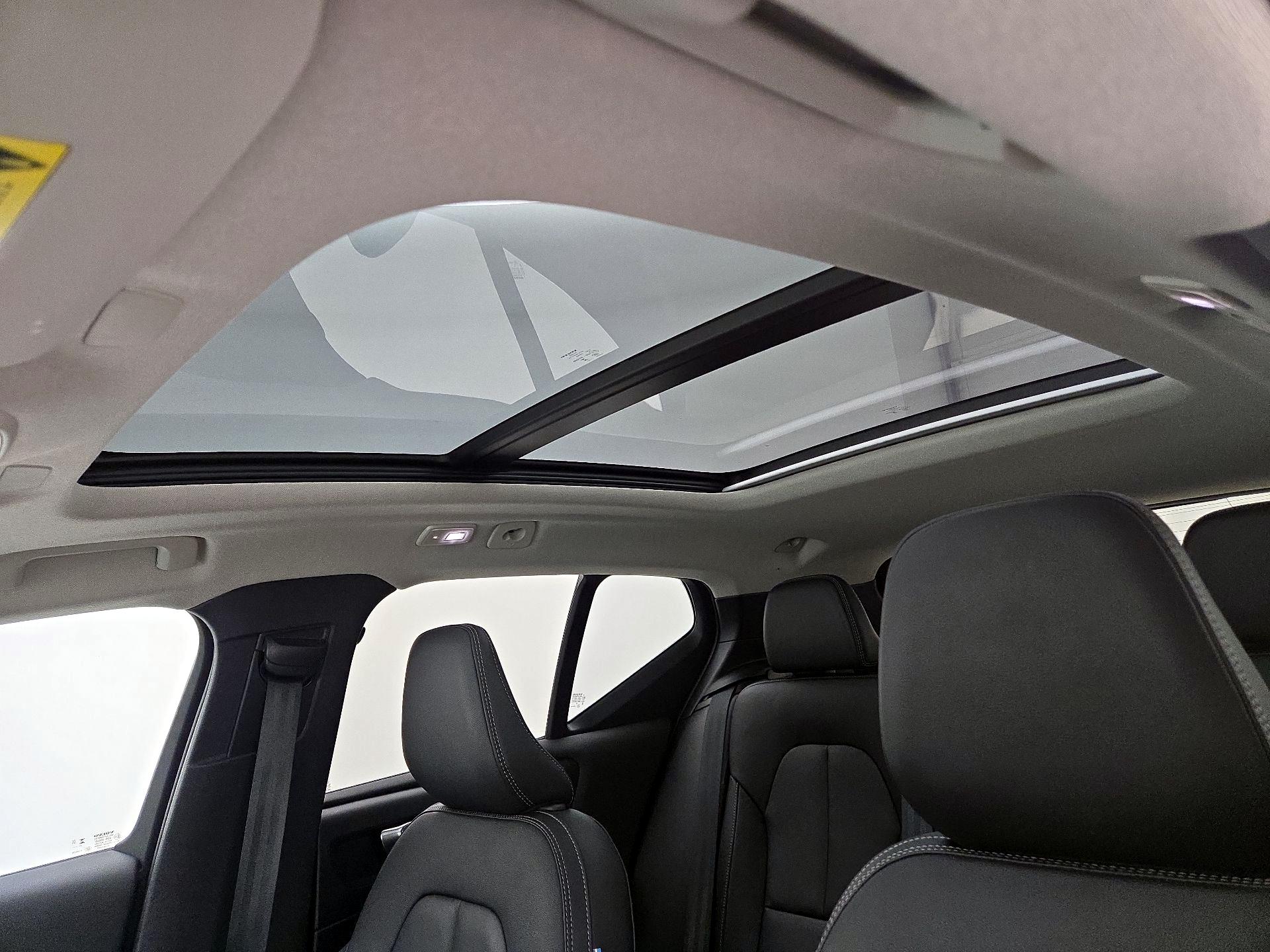 Thumbnail: 2024 Volvo XC40 - 20