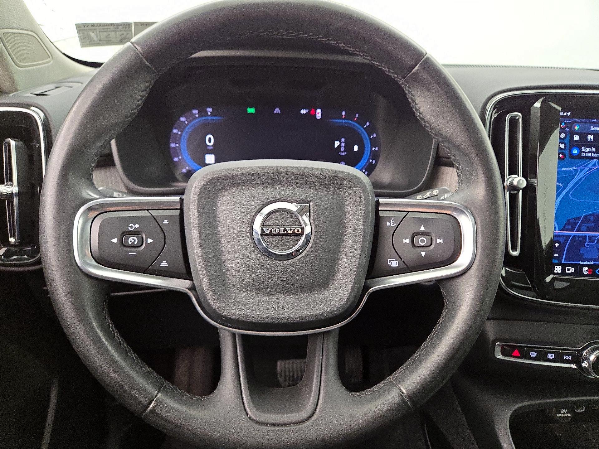 Thumbnail: 2023 Volvo XC40 - 10