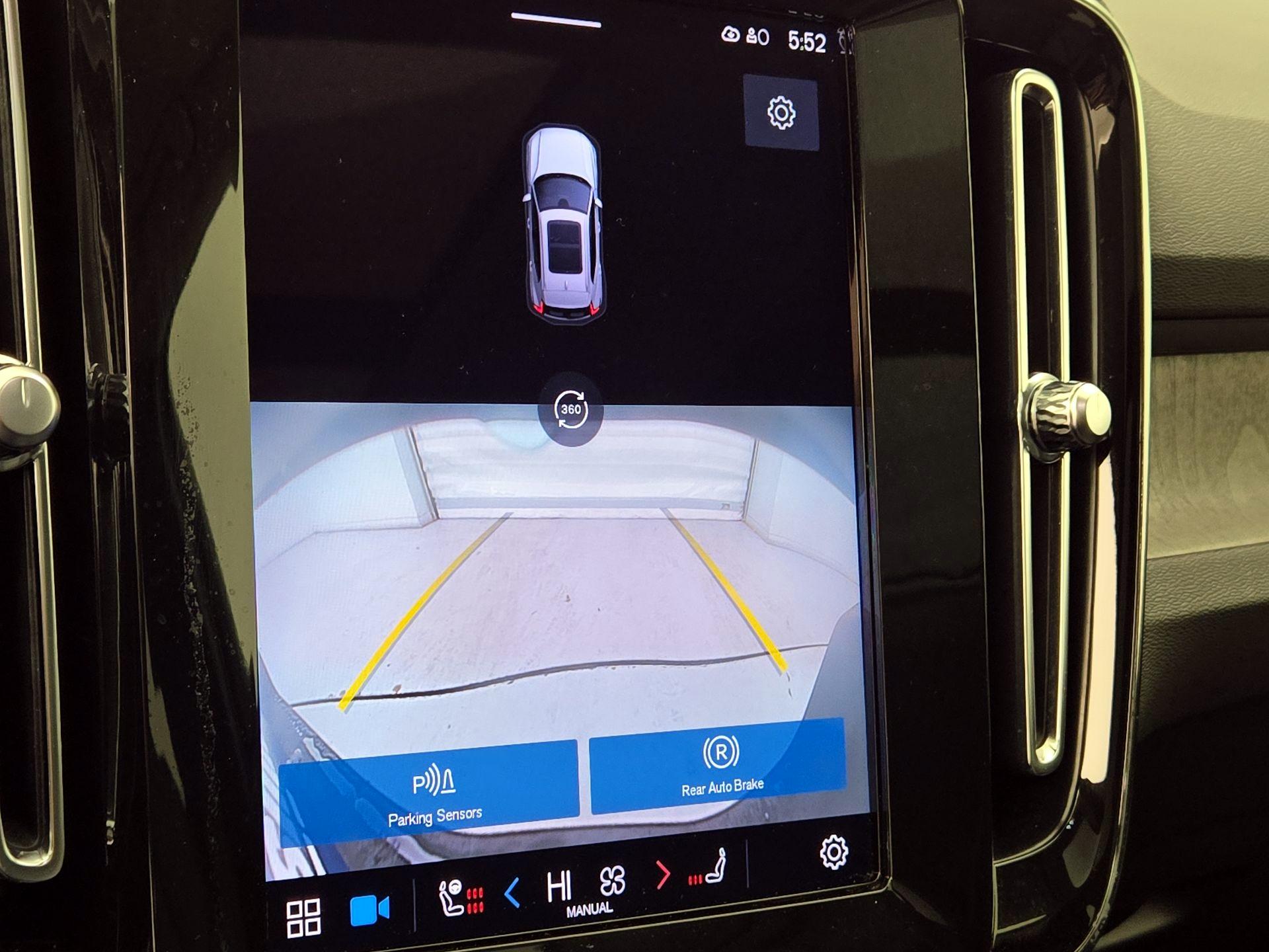 Thumbnail: 2023 Volvo XC40 - 14