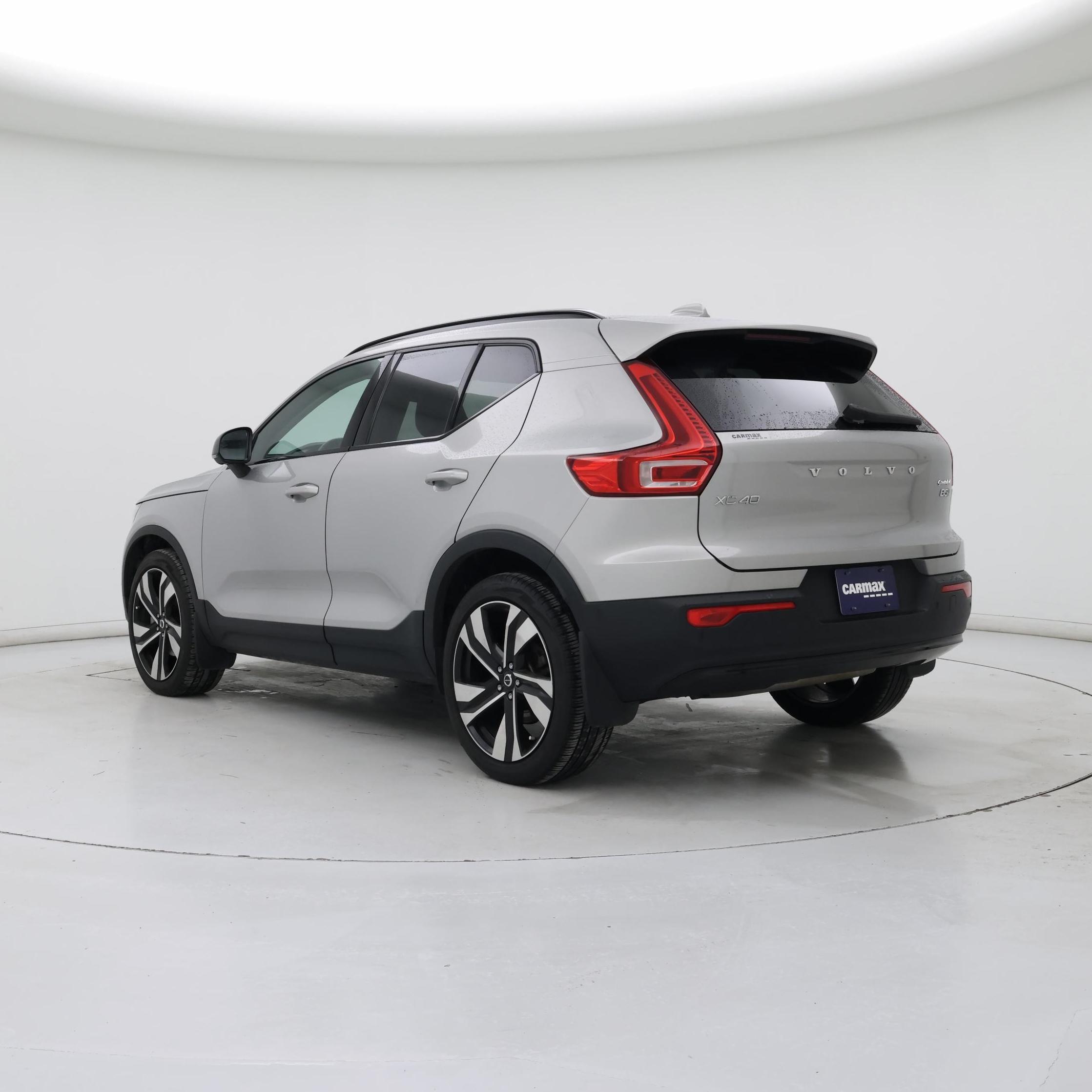 Thumbnail: 2023 Volvo XC40 - 2