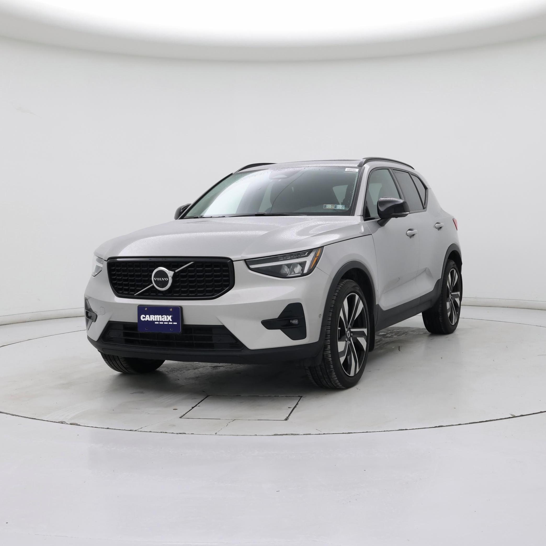 Thumbnail: 2023 Volvo XC40 - 4