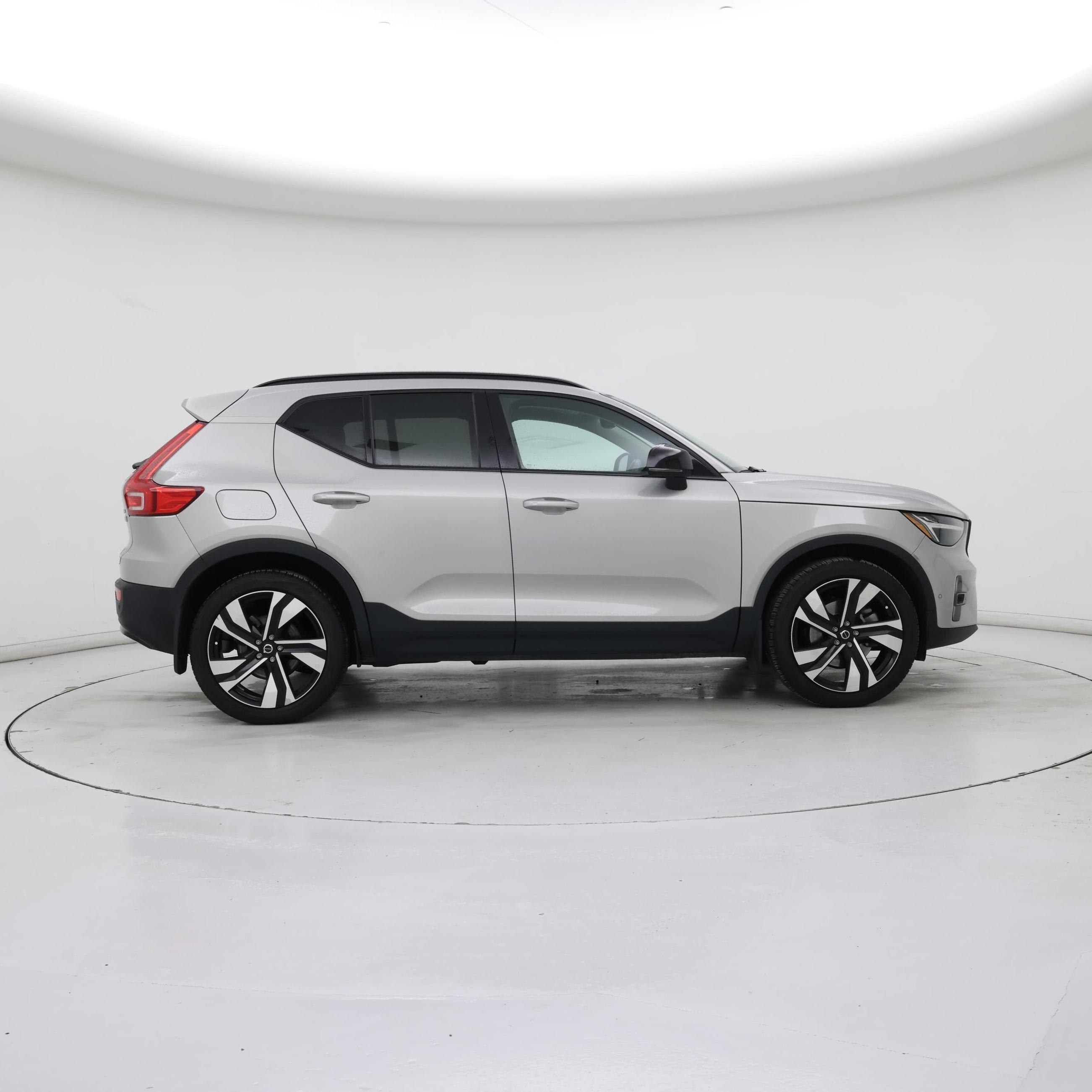 Thumbnail: 2023 Volvo XC40 - 7