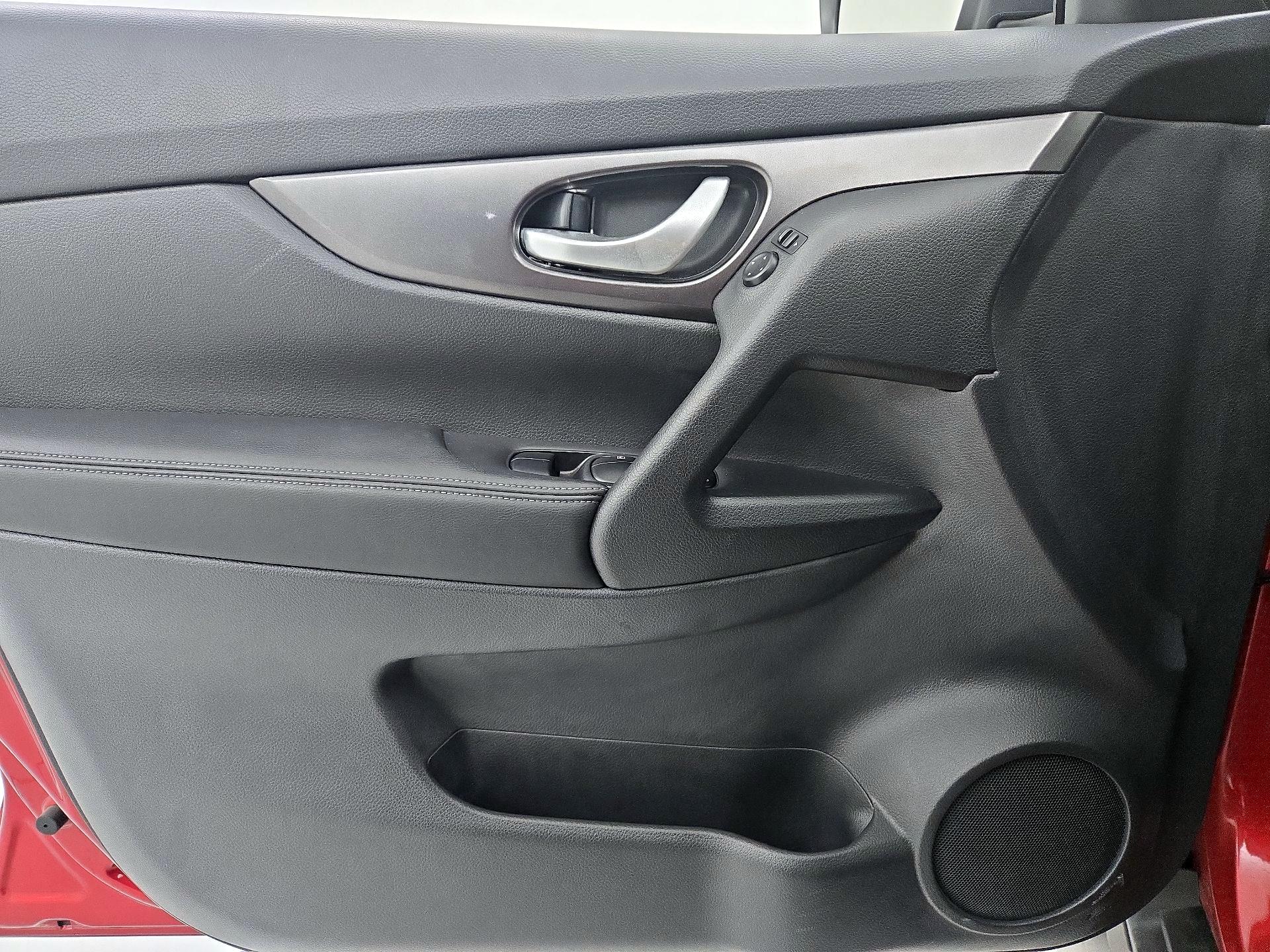 Thumbnail: 2015 Nissan Rogue - 12