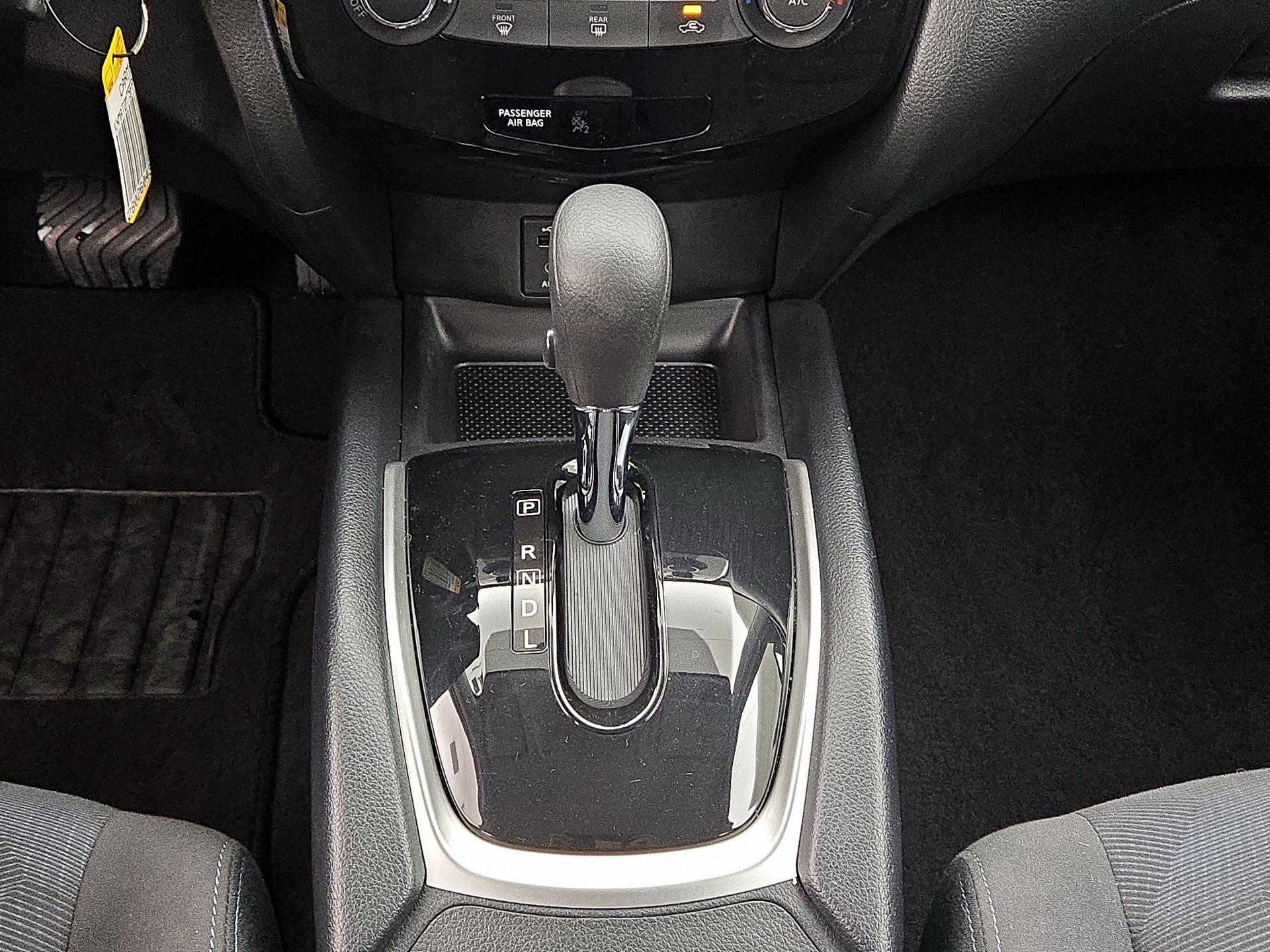 Thumbnail: 2015 Nissan Rogue - 16