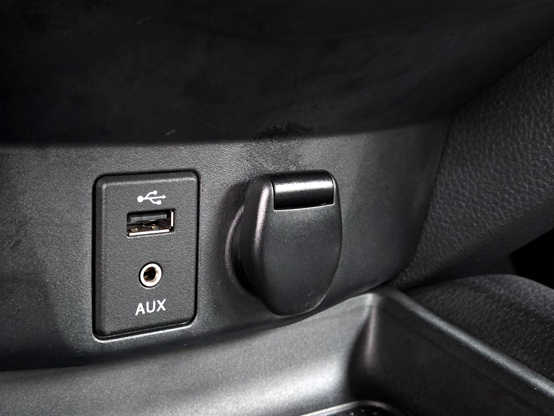 Thumbnail: 2015 Nissan Rogue - 17