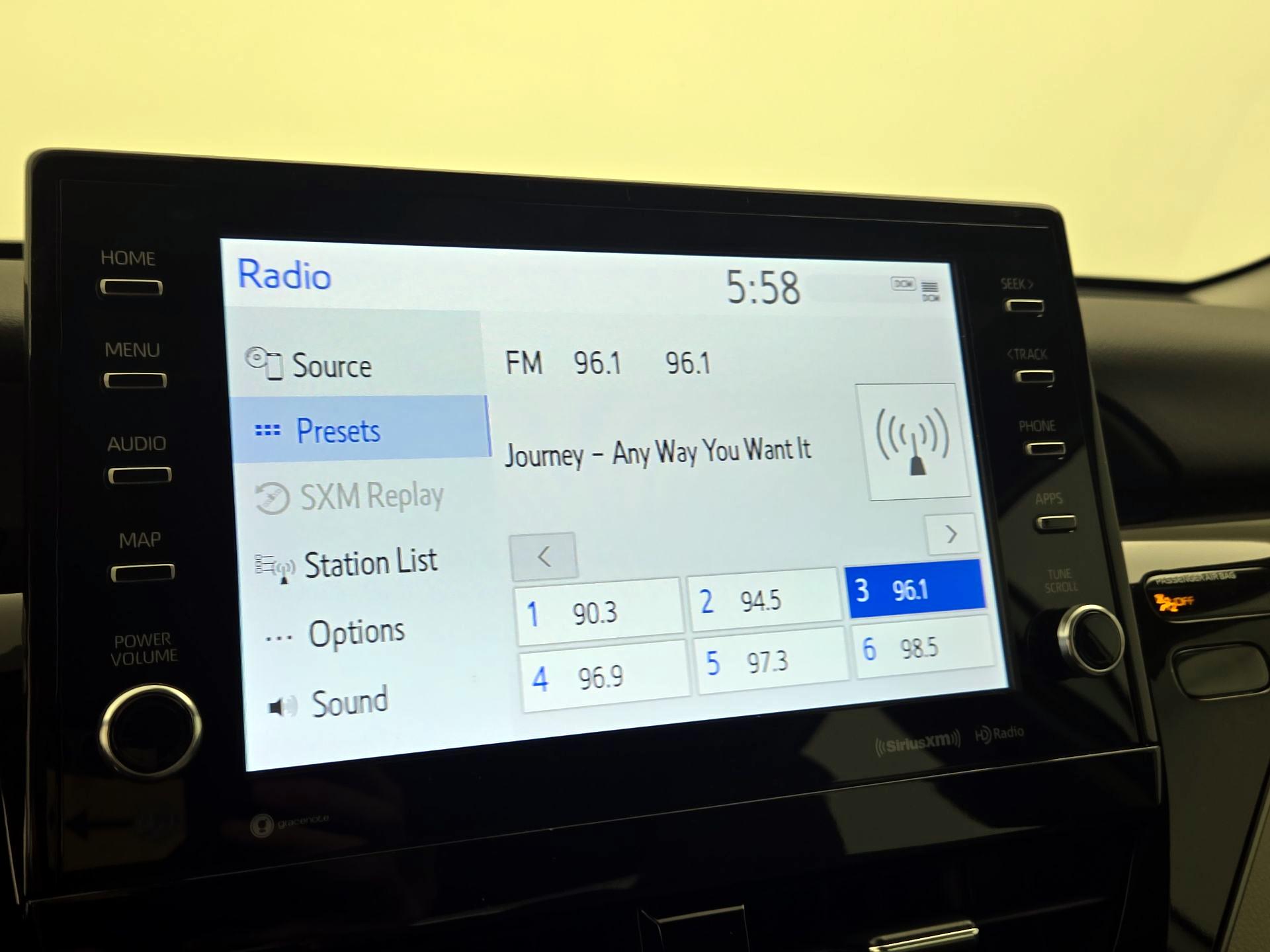 Thumbnail: 2022 Toyota Camry - 15