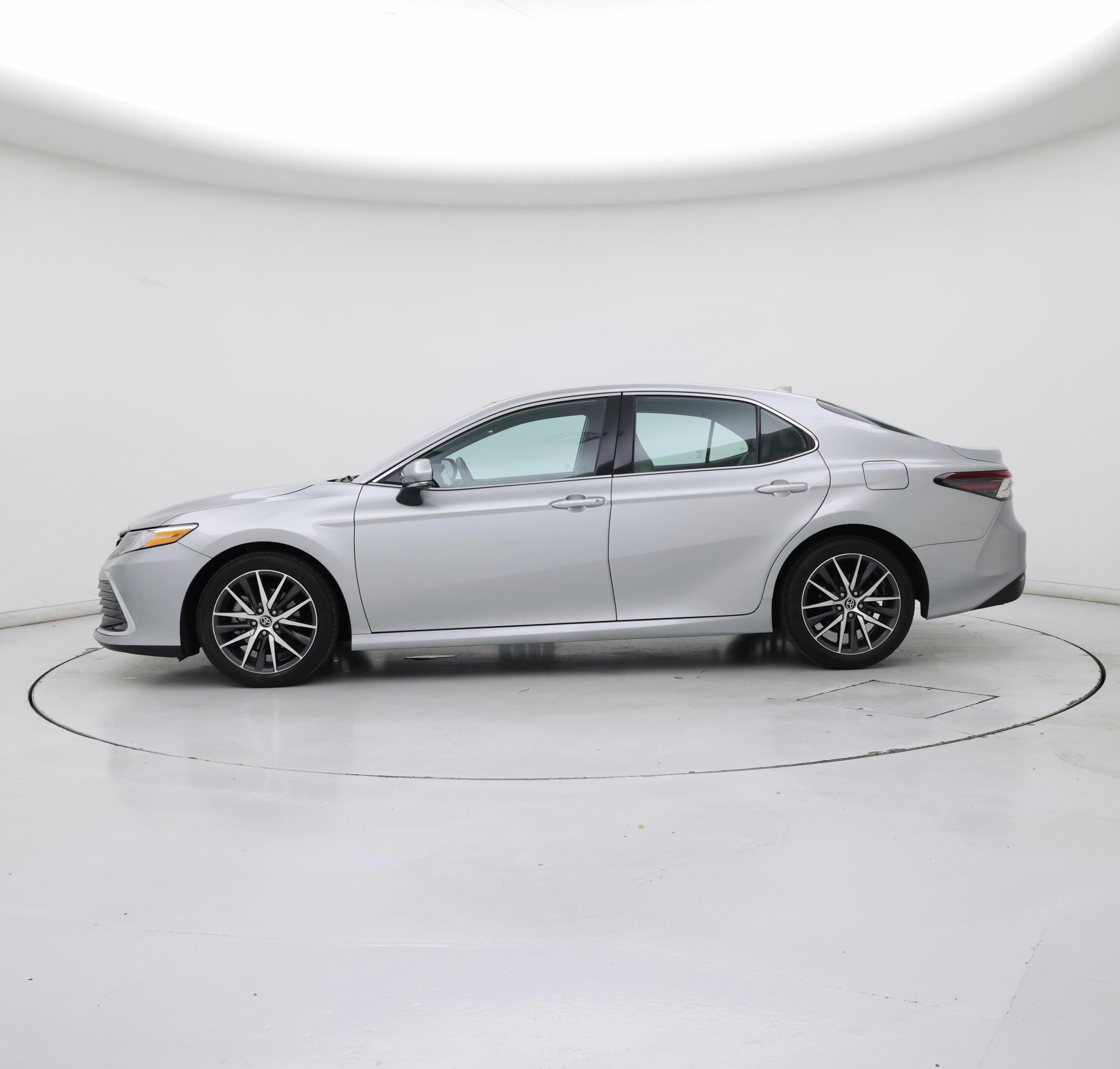 Thumbnail: 2022 Toyota Camry - 3