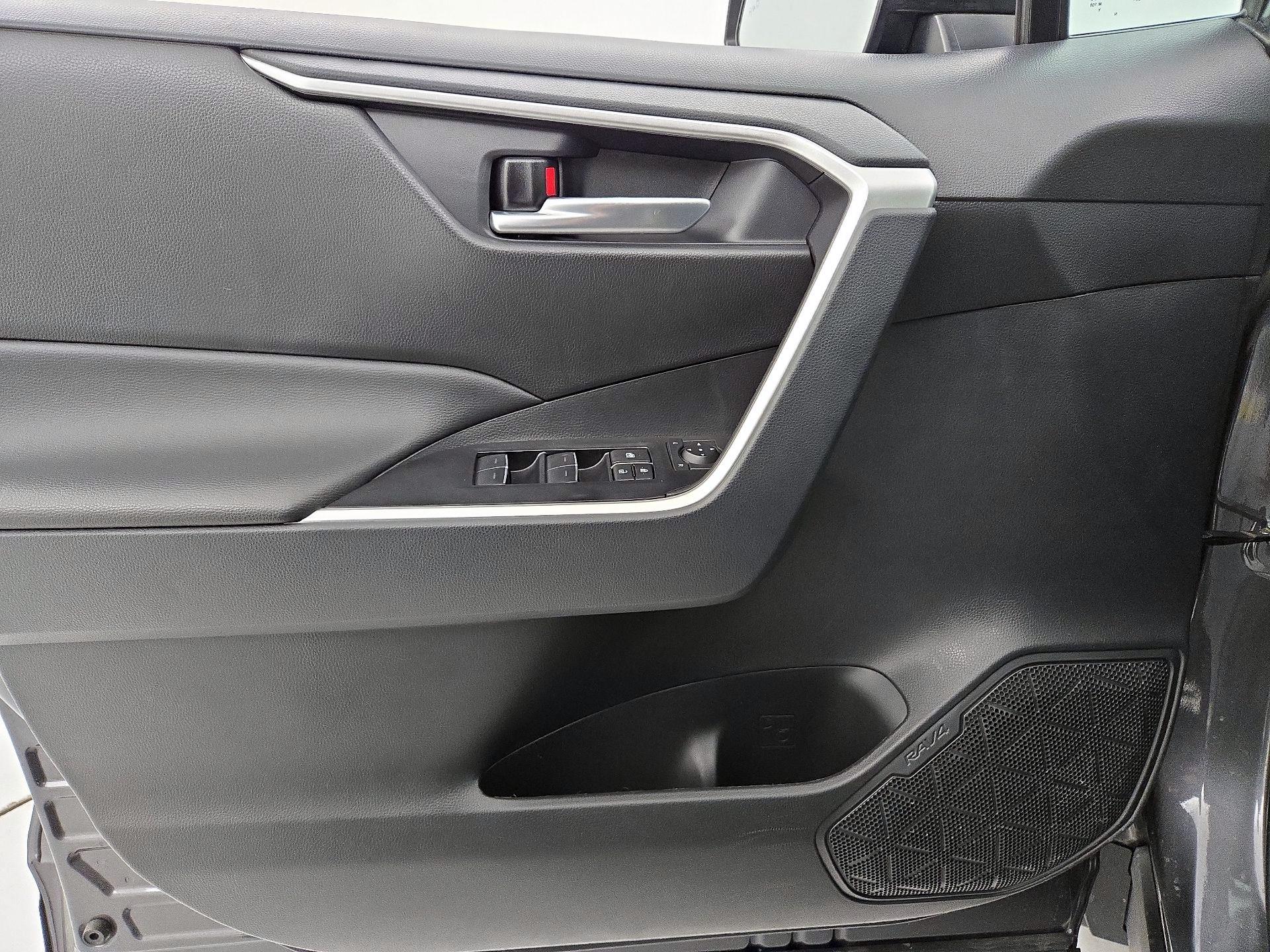 Thumbnail: 2025 Toyota RAV4 - 12