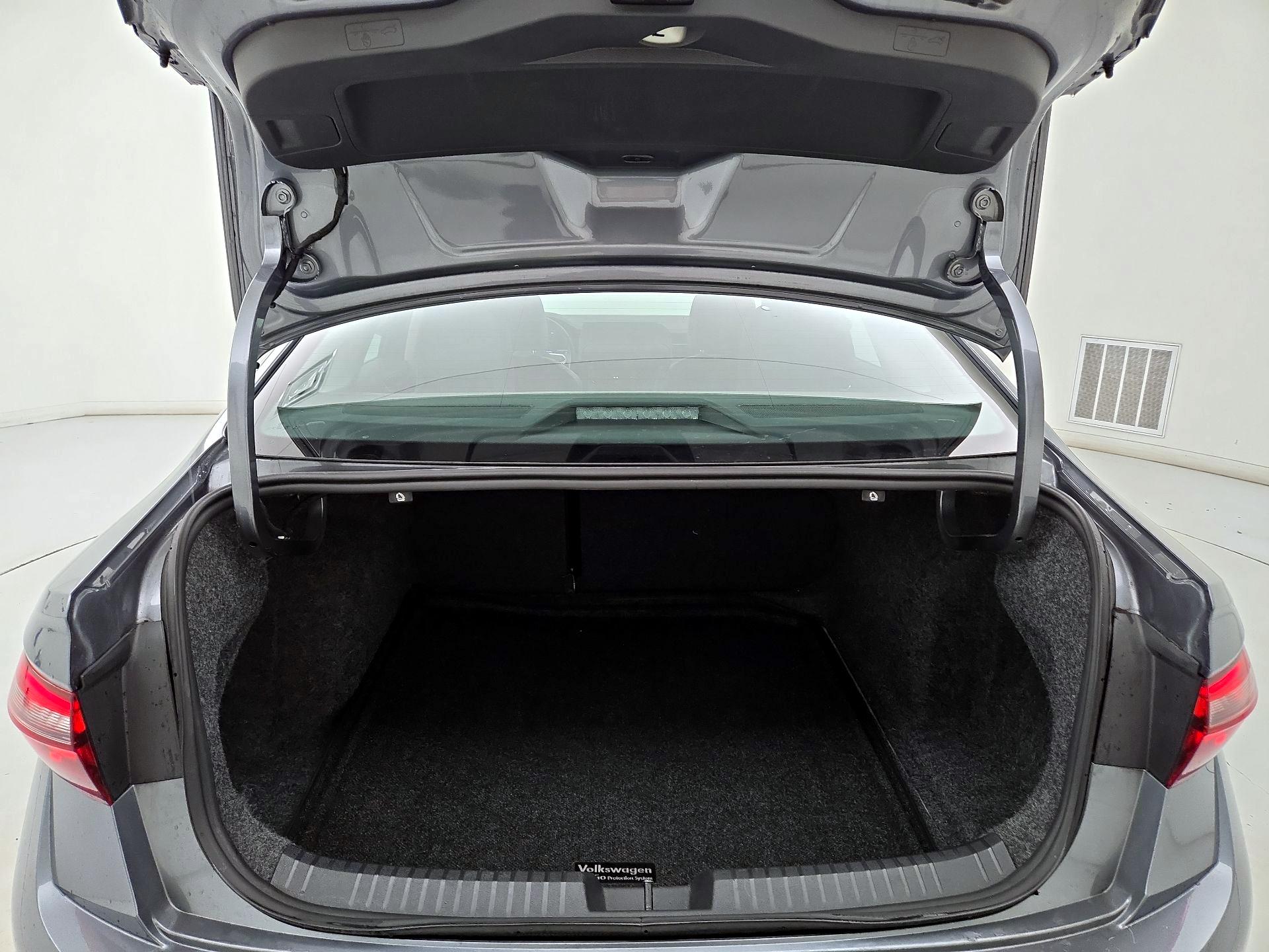 Thumbnail: 2025 Volkswagen Jetta - 19