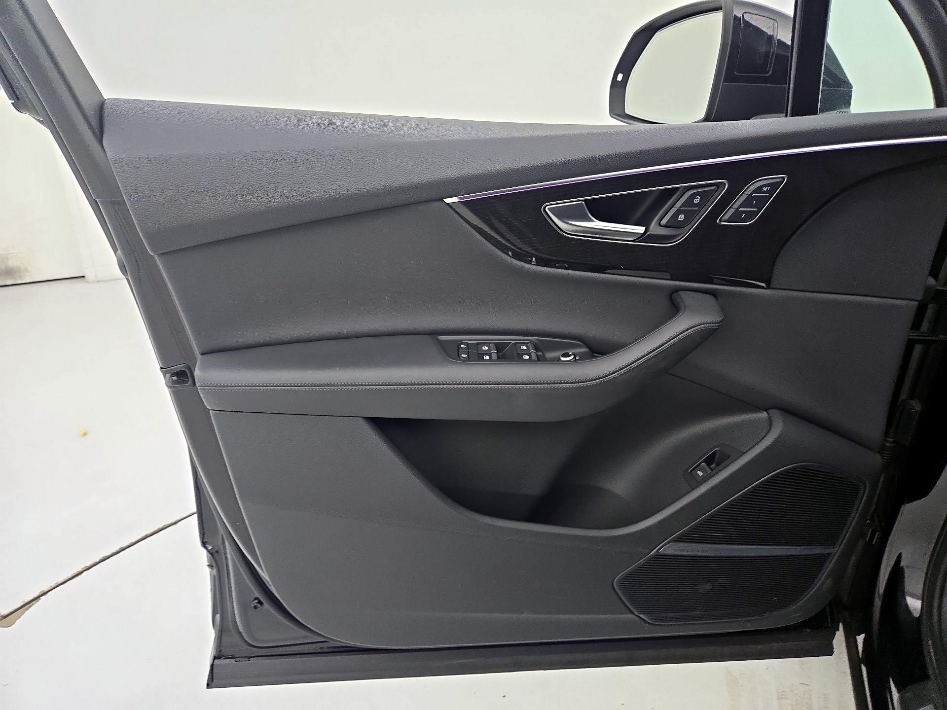 Thumbnail: 2023 Audi Q7 - 12