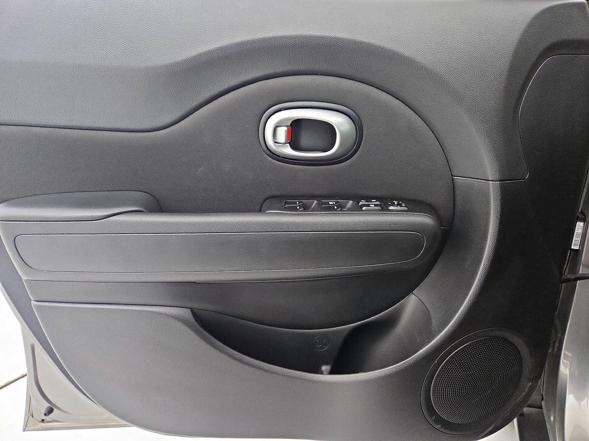 Thumbnail: 2016 Kia Soul - 12