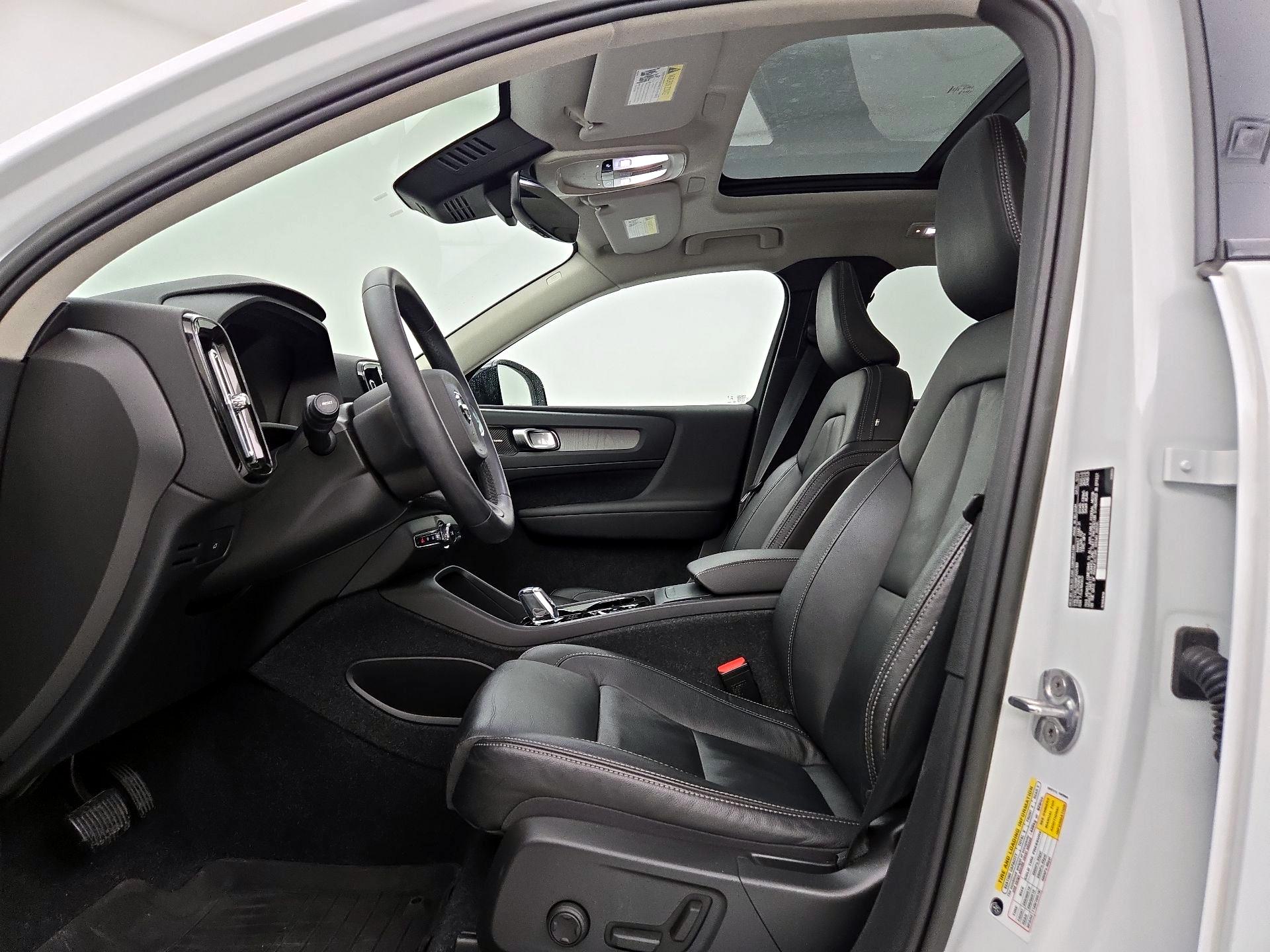 Thumbnail: 2023 Volvo XC40 - 11