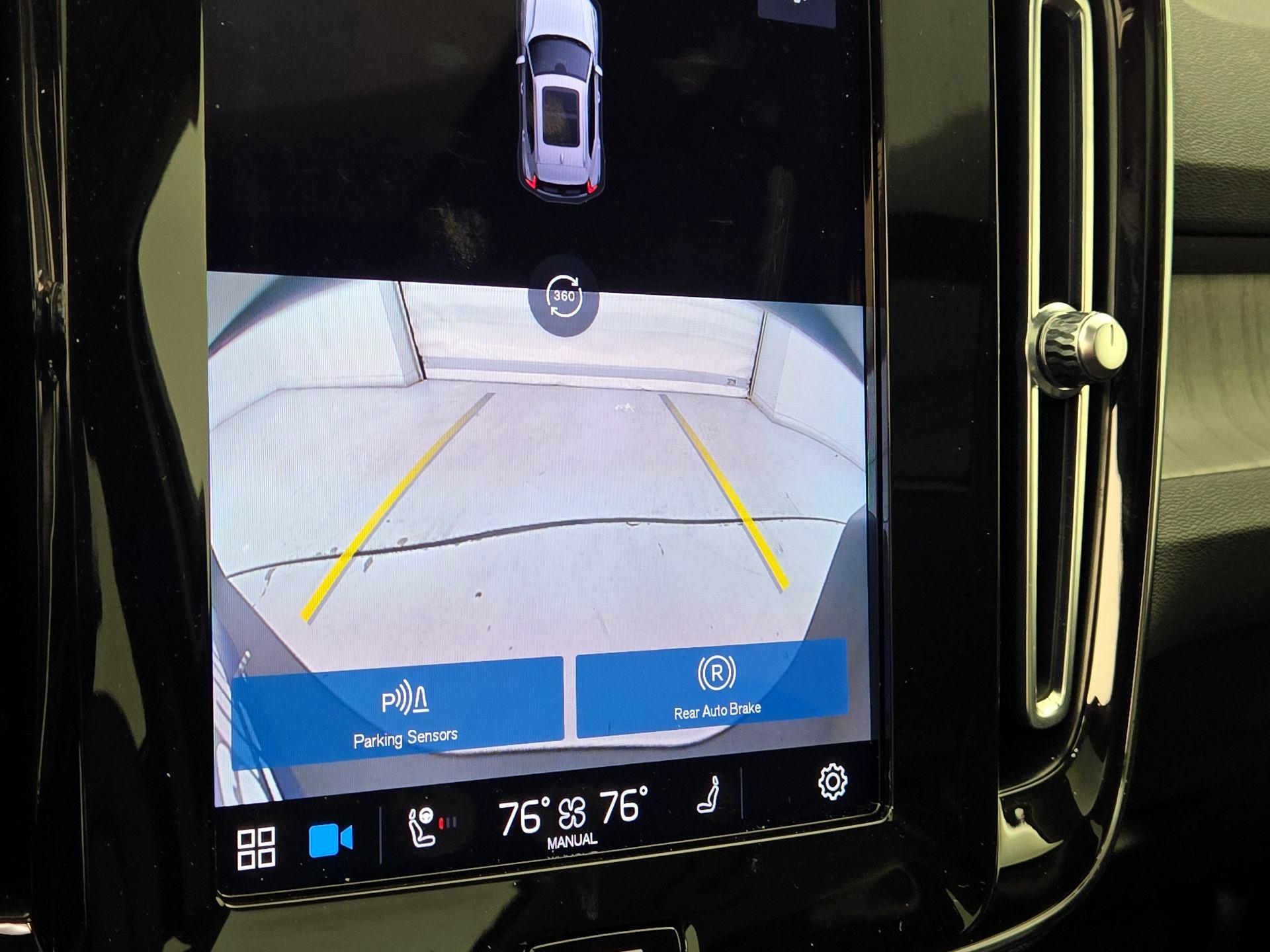 Thumbnail: 2023 Volvo XC40 - 14