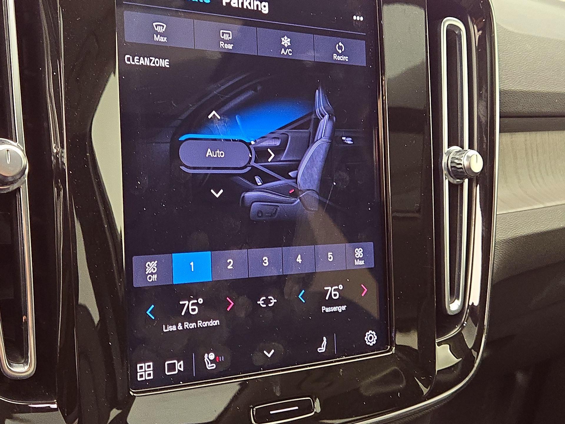 Thumbnail: 2023 Volvo XC40 - 16