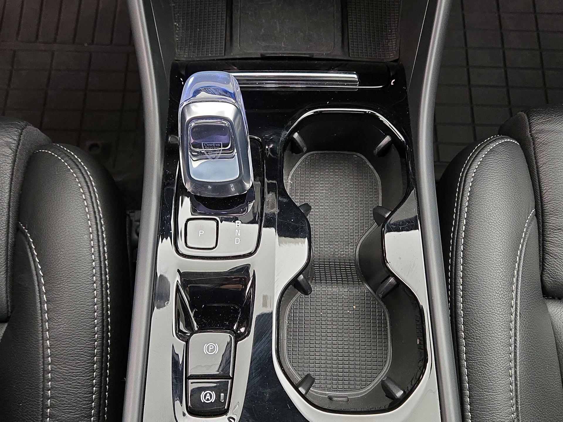 Thumbnail: 2023 Volvo XC40 - 17