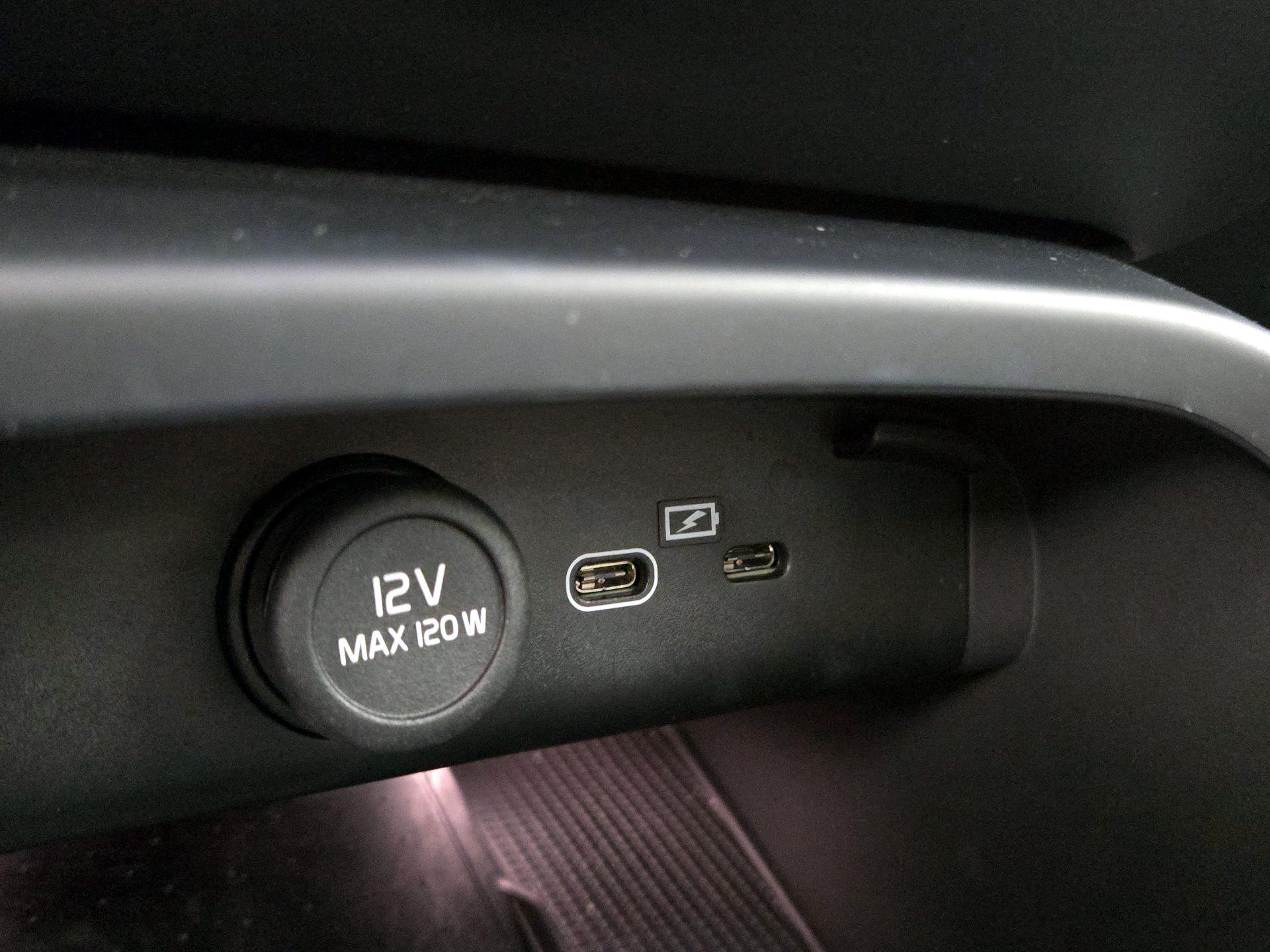 Thumbnail: 2023 Volvo XC40 - 18