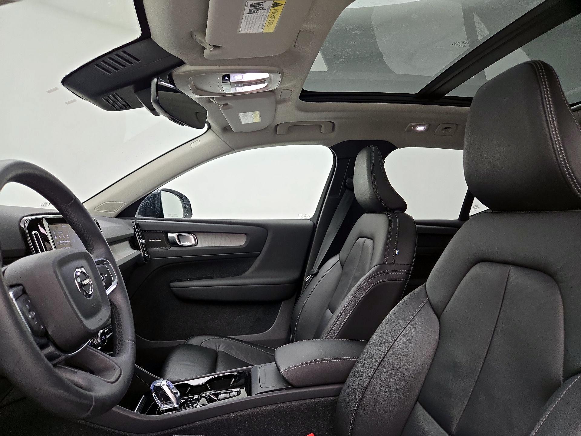 Thumbnail: 2023 Volvo XC40 - 19