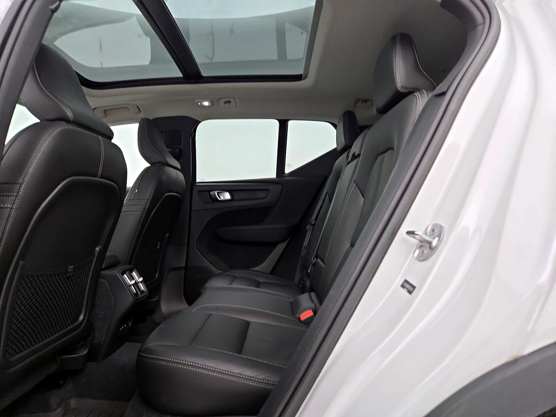 Thumbnail: 2023 Volvo XC40 - 20