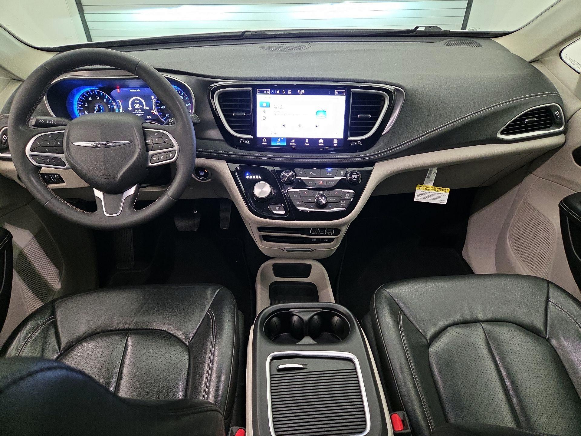 Thumbnail: 2022 Chrysler Pacifica - 9