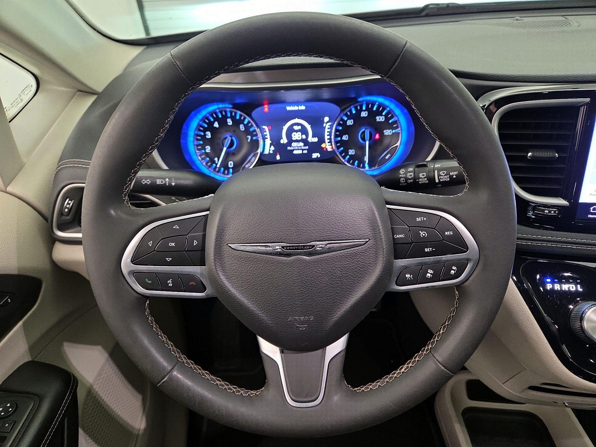 Thumbnail: 2022 Chrysler Pacifica - 10