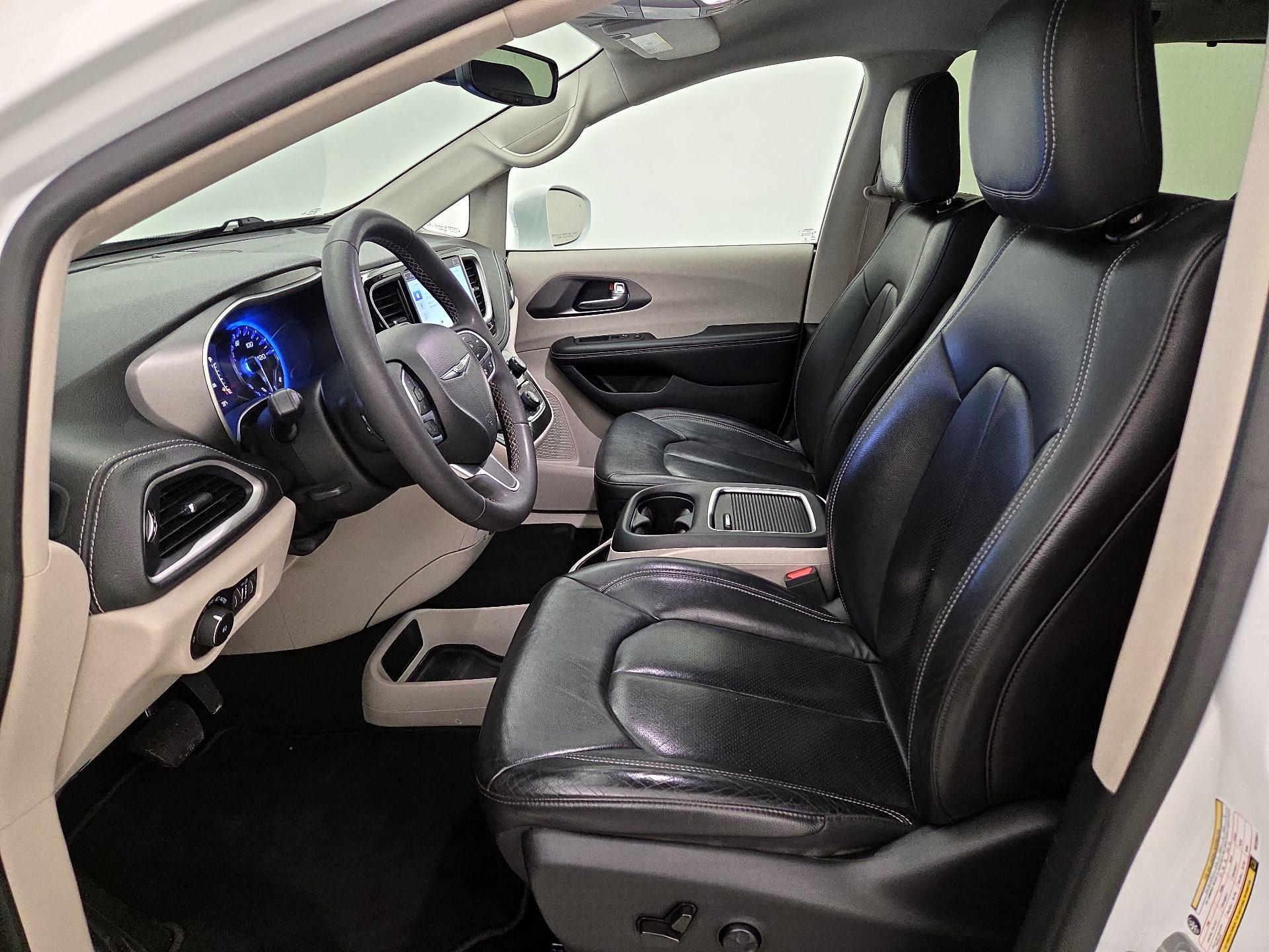 Thumbnail: 2022 Chrysler Pacifica - 11