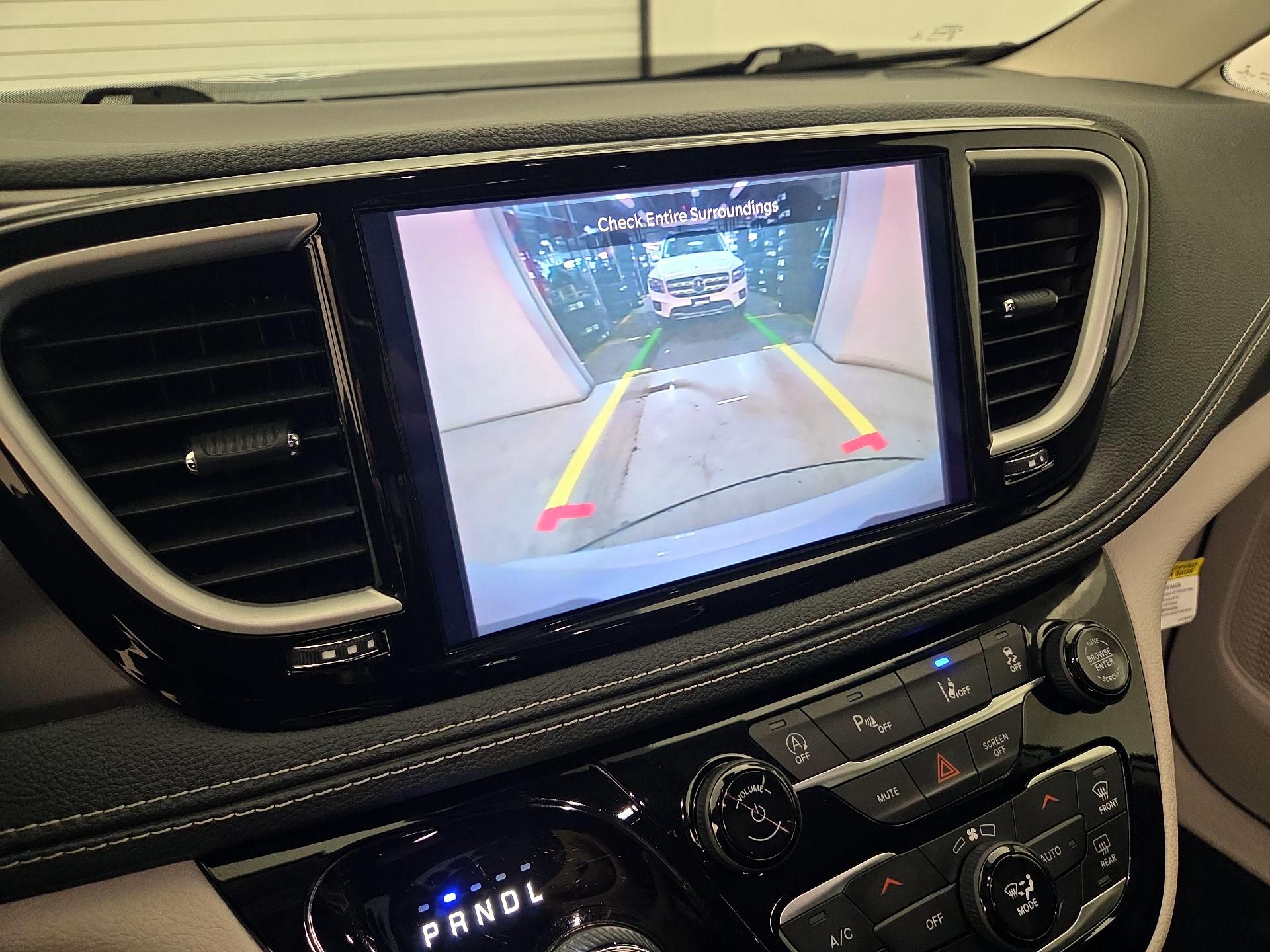 Thumbnail: 2022 Chrysler Pacifica - 14