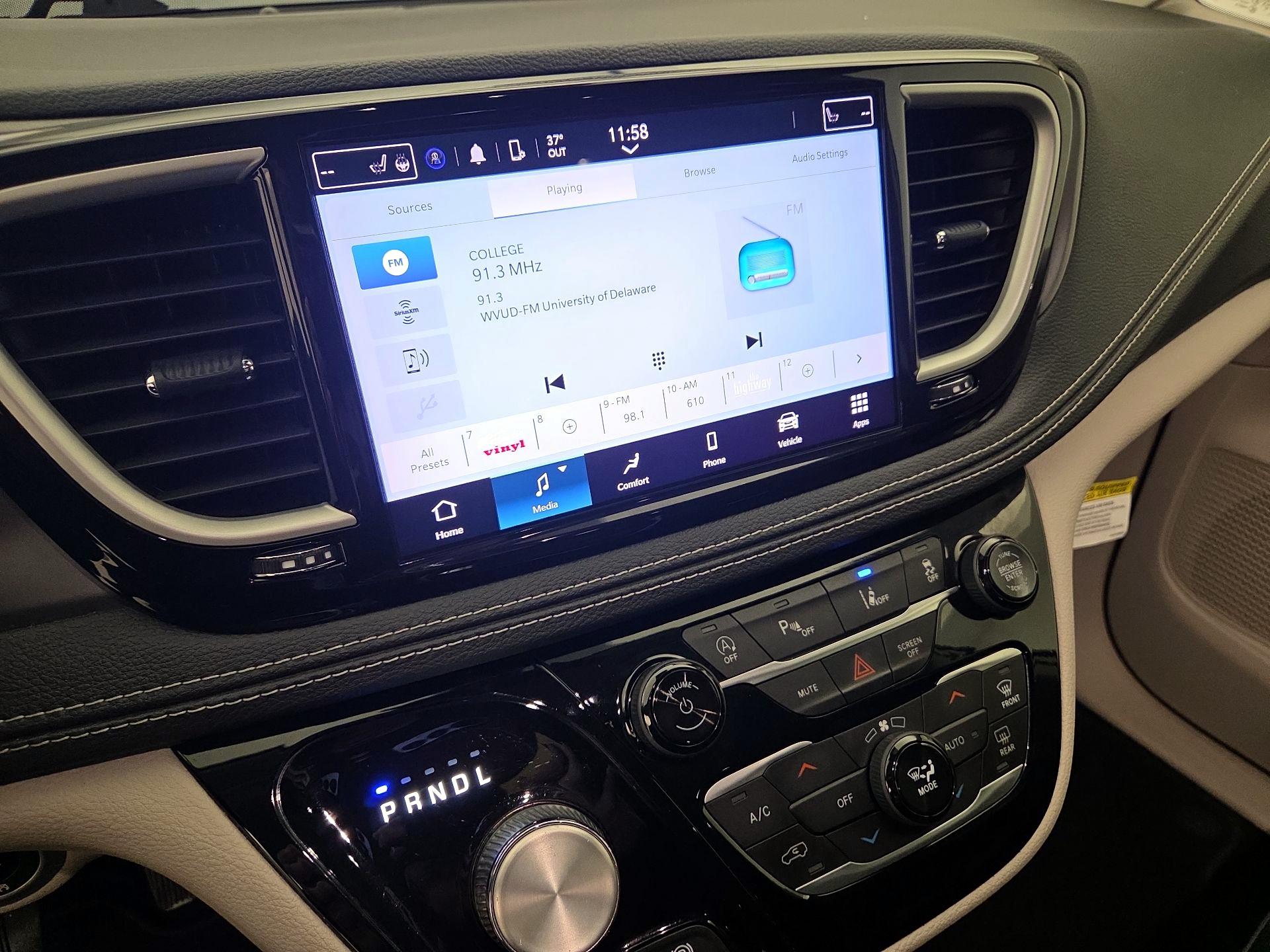 Thumbnail: 2022 Chrysler Pacifica - 15