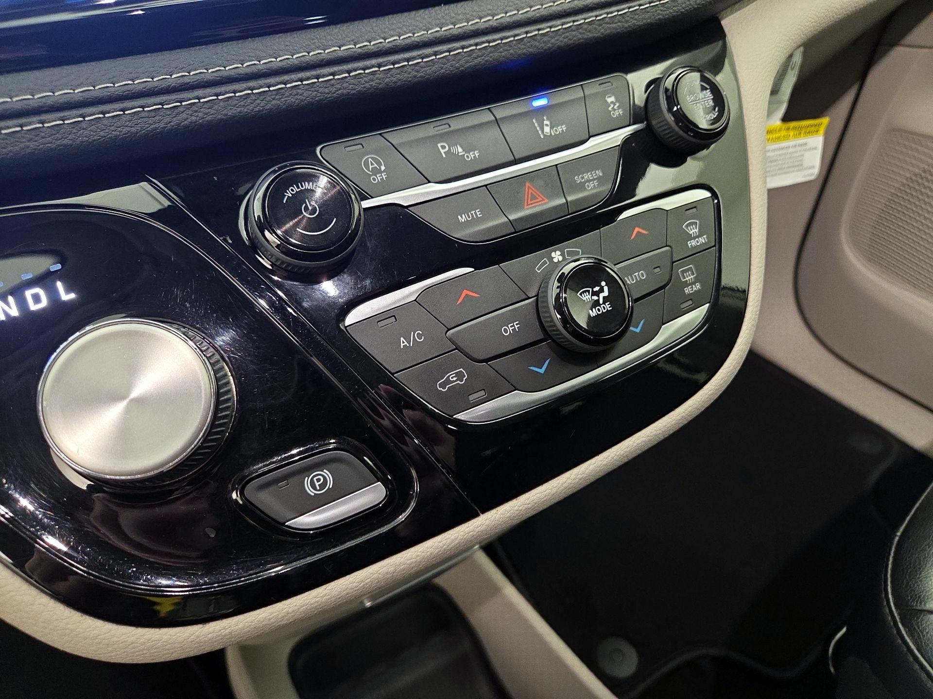 Thumbnail: 2022 Chrysler Pacifica - 16