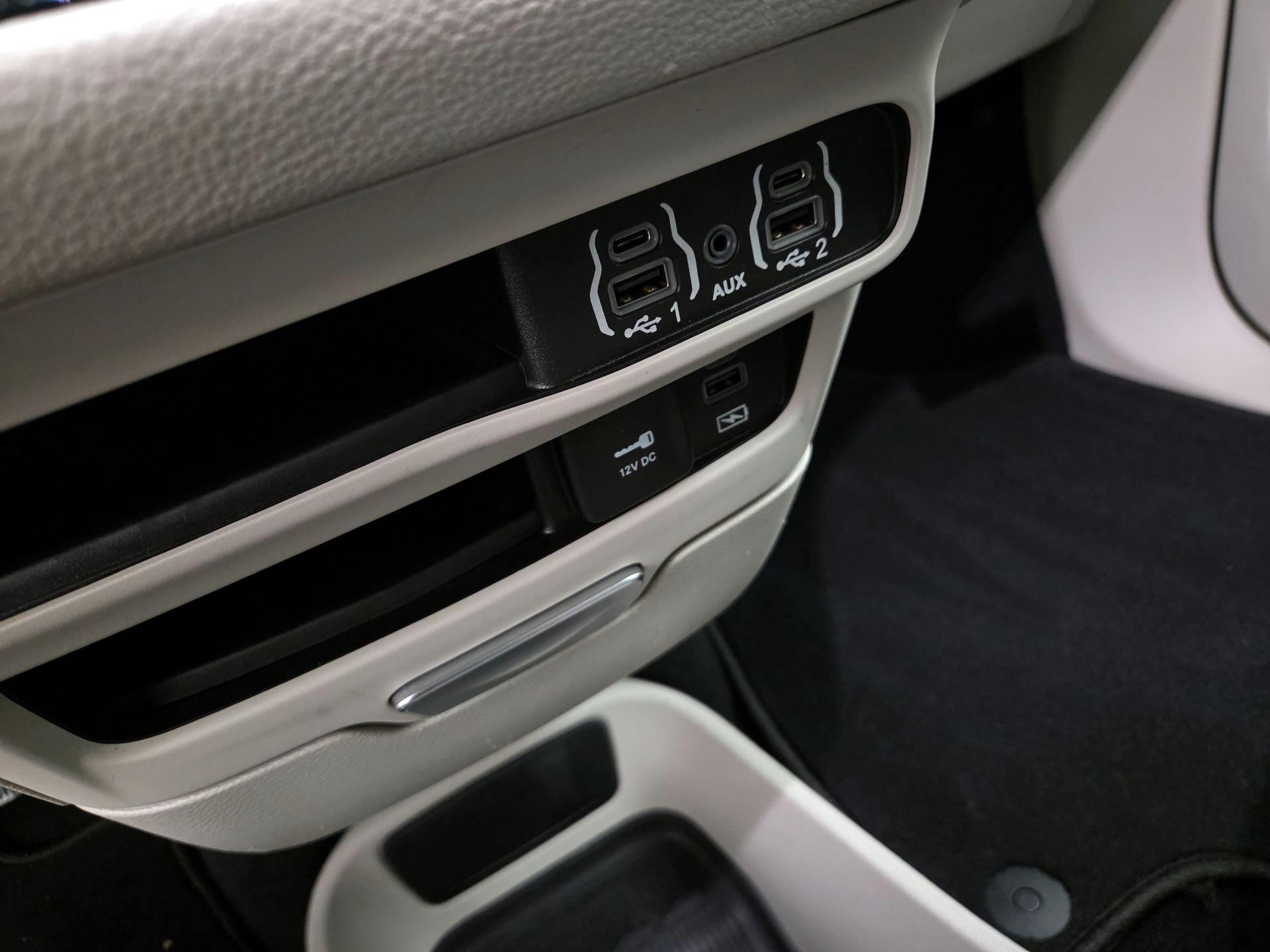 Thumbnail: 2022 Chrysler Pacifica - 18