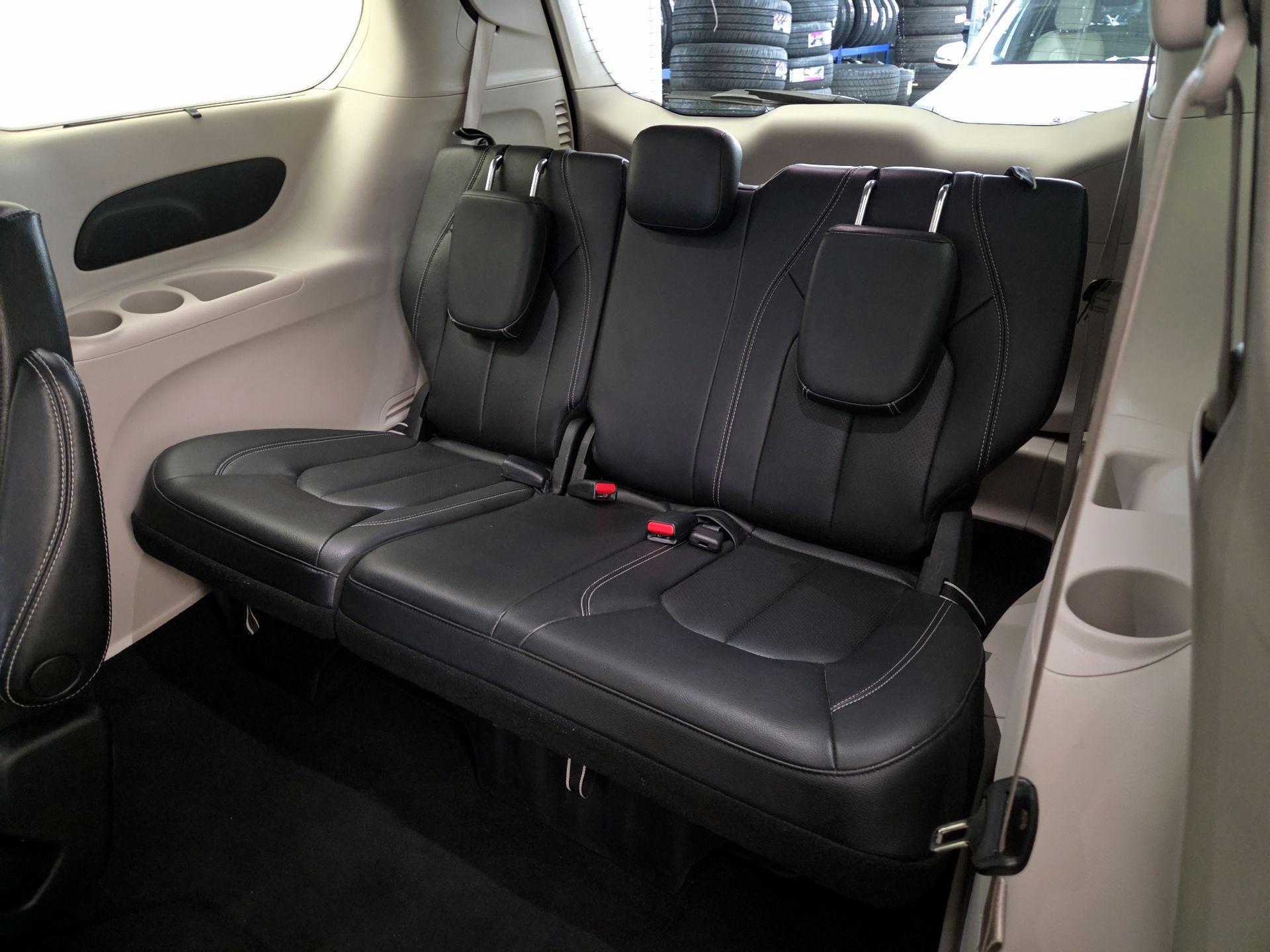 Thumbnail: 2022 Chrysler Pacifica - 20