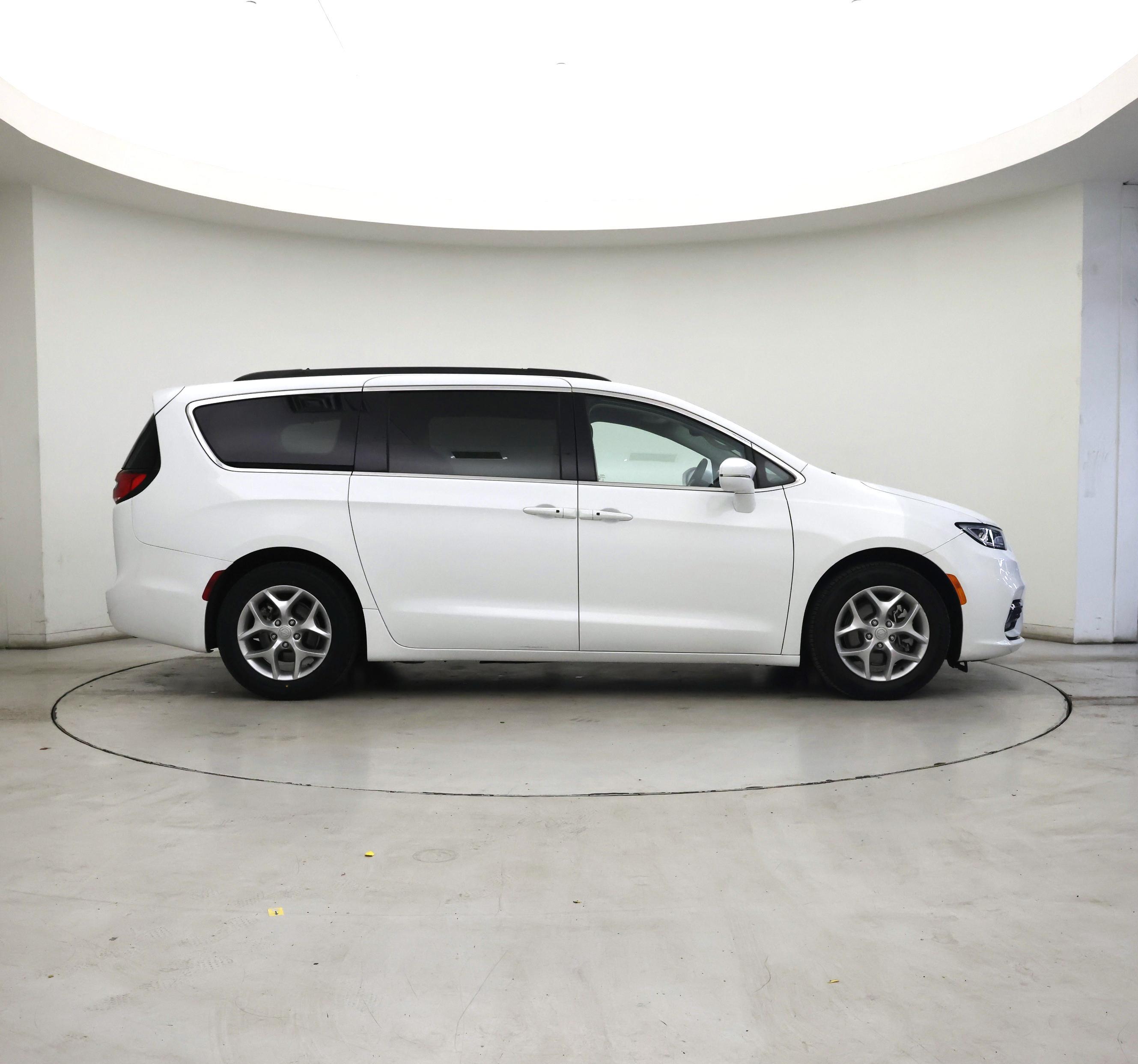 Thumbnail: 2022 Chrysler Pacifica - 7