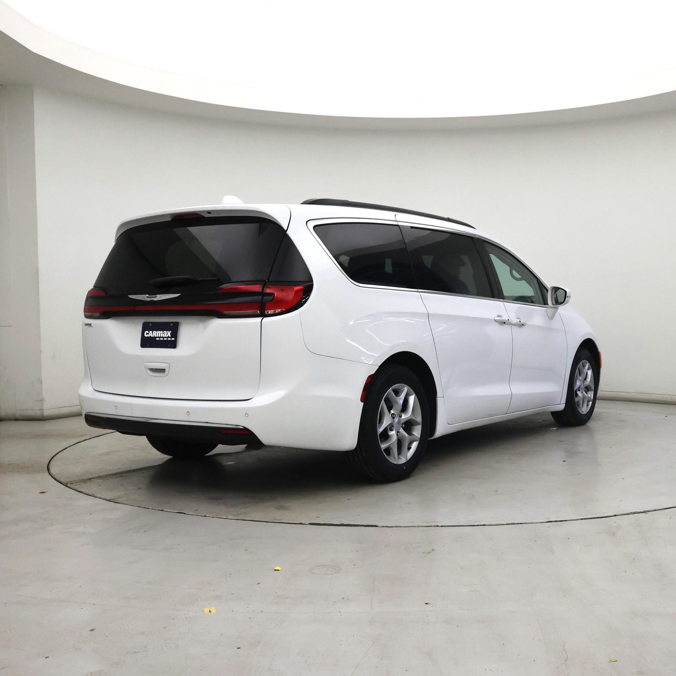 Thumbnail: 2022 Chrysler Pacifica - 8