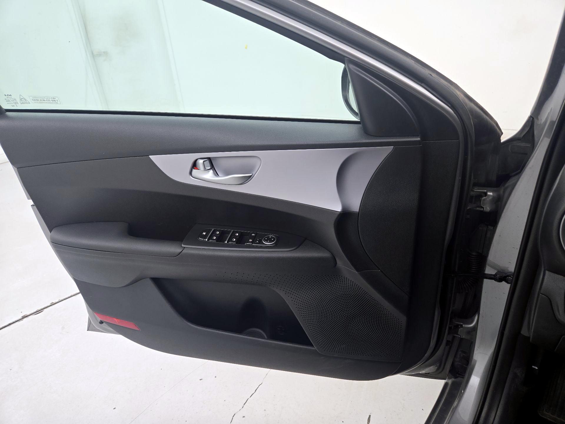 Thumbnail: 2024 Kia Forte - 12