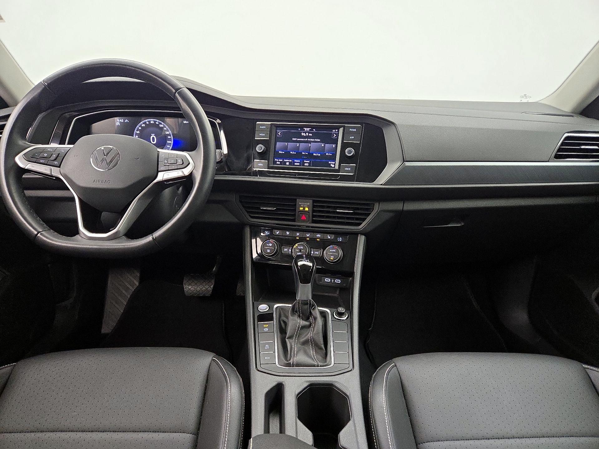 Thumbnail: 2024 Volkswagen Jetta - 9
