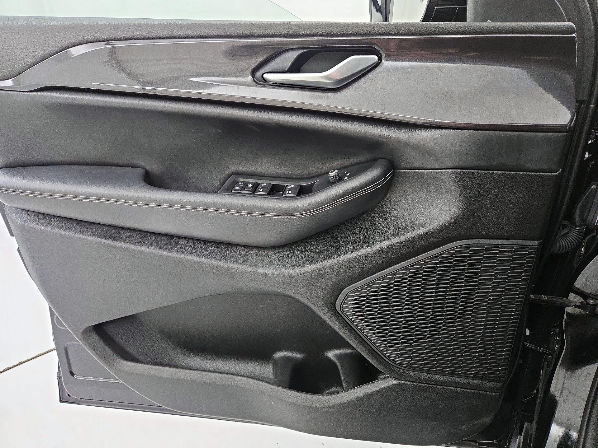 Thumbnail: 2023 Jeep Grand Cherokee - 12