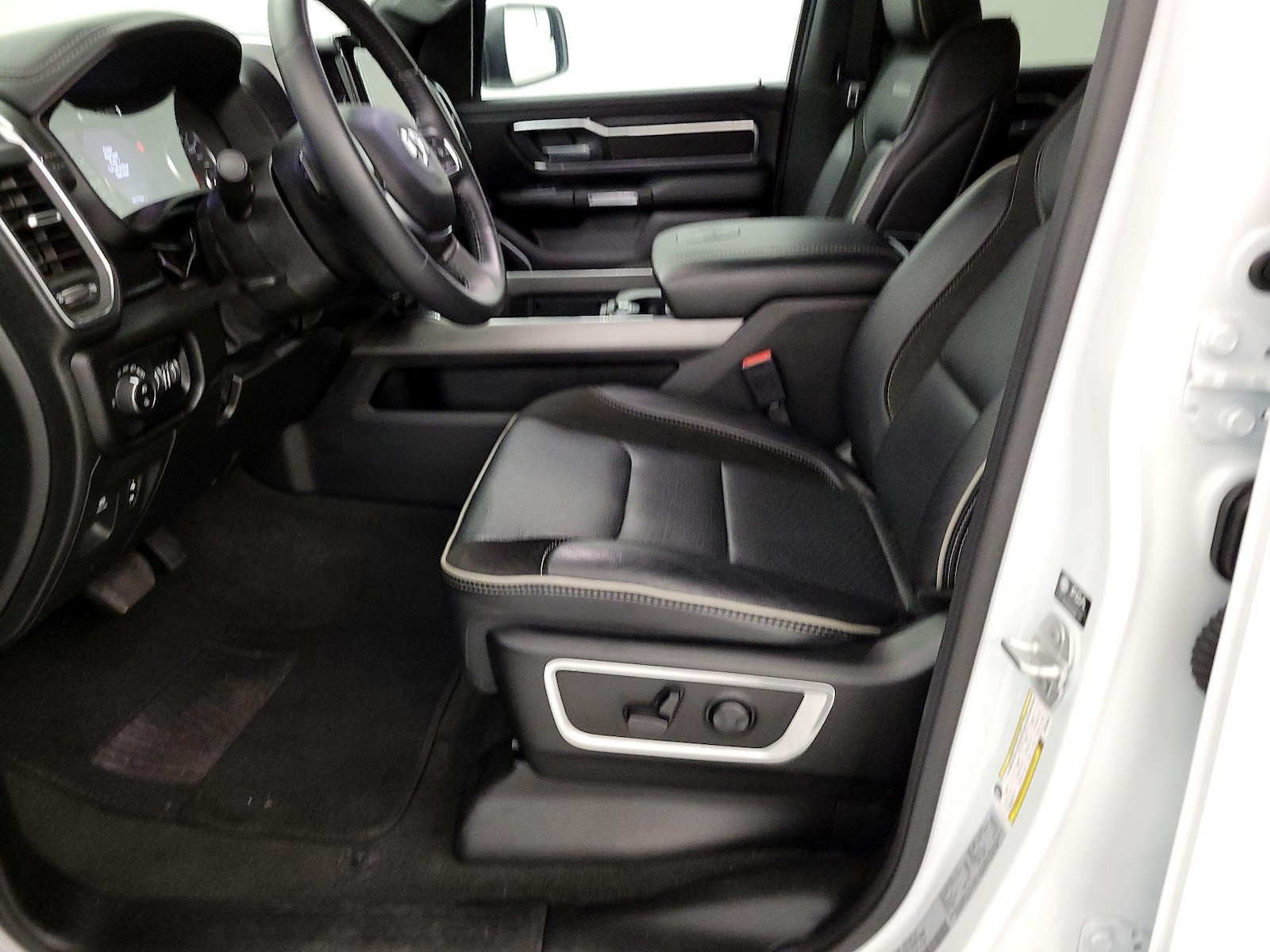 2024 RAM Ram 1500 Pickup Laramie - Photo 12