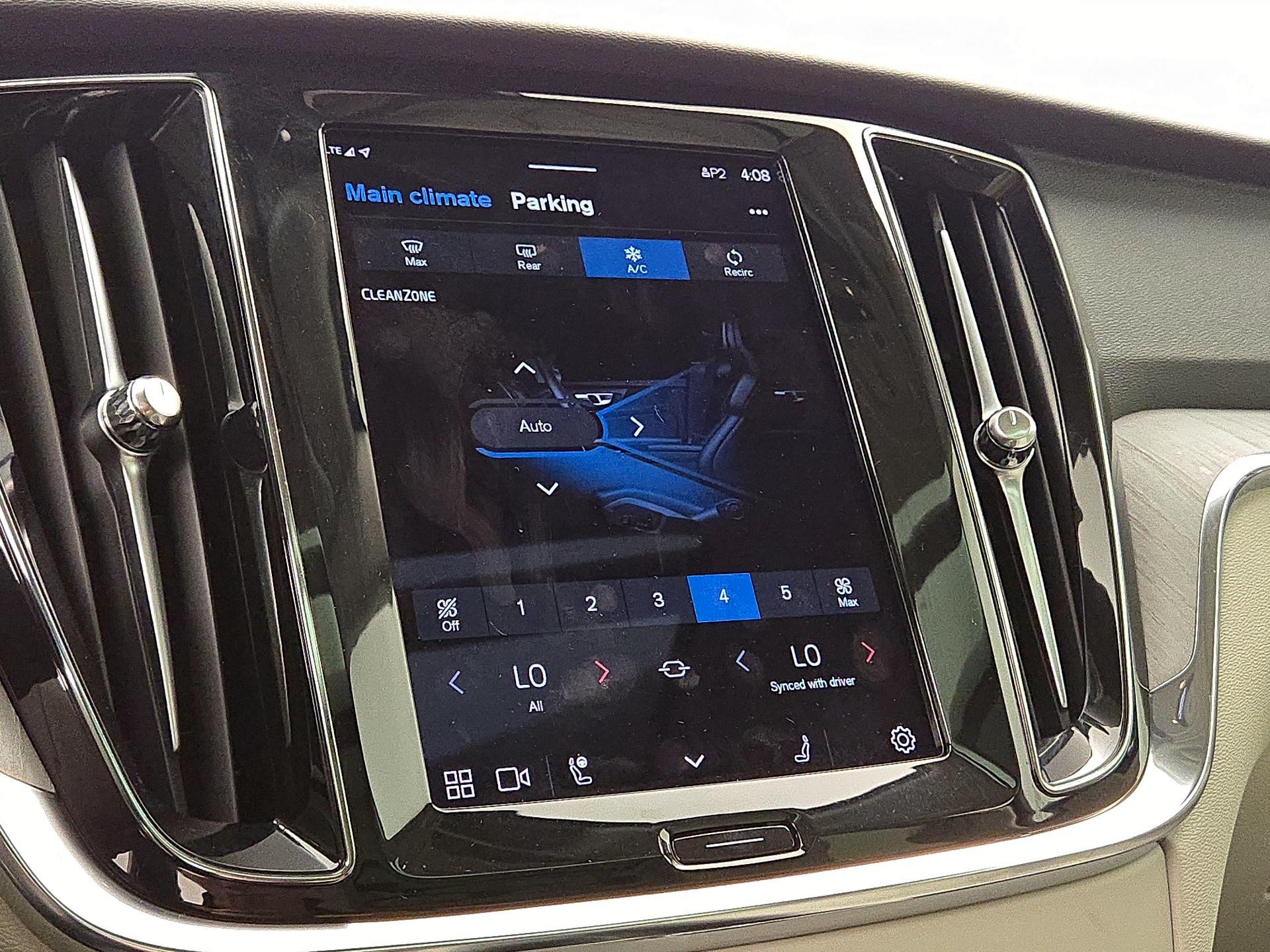 Thumbnail: 2023 Volvo S60 - 17