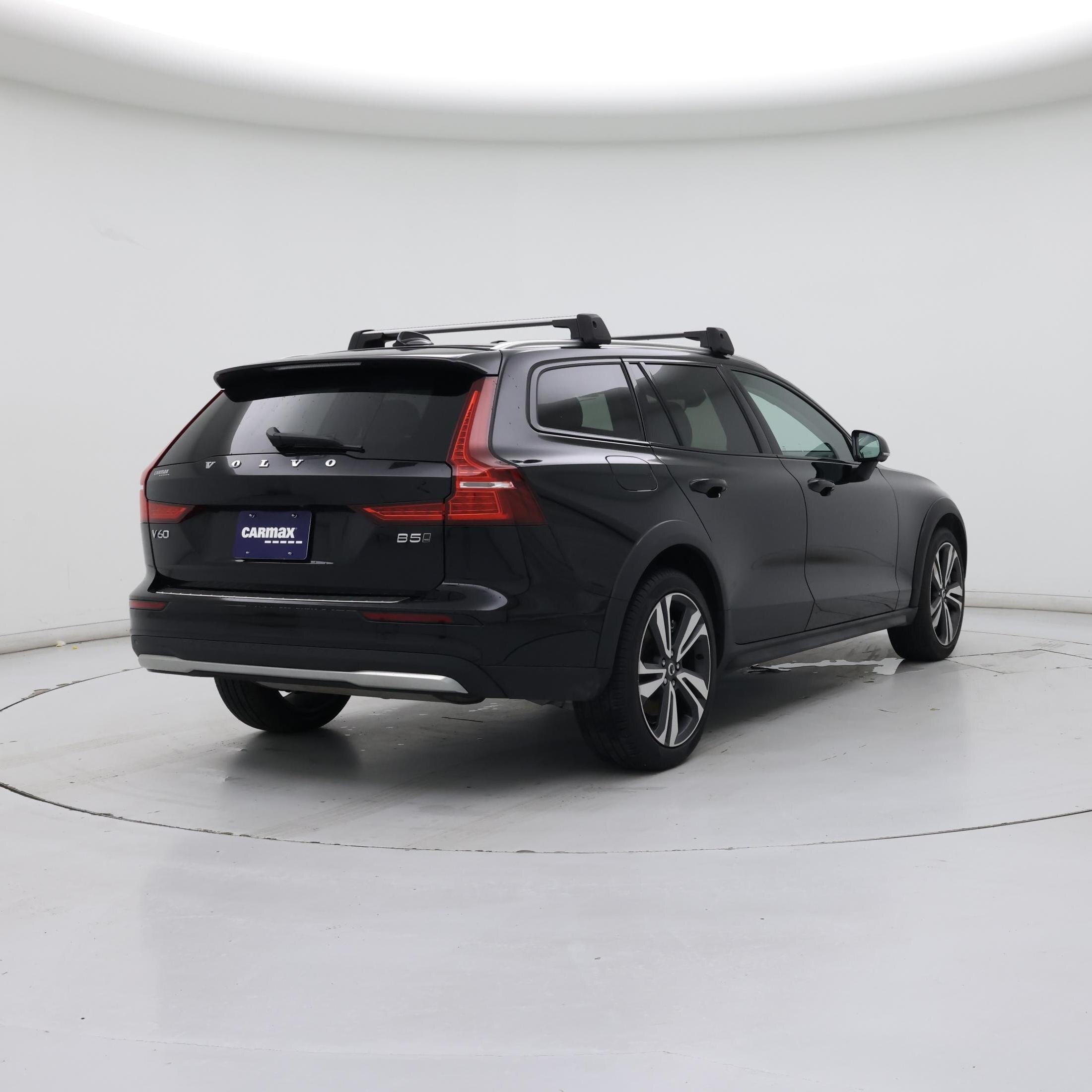 Thumbnail: 2023 Volvo S60 - 8